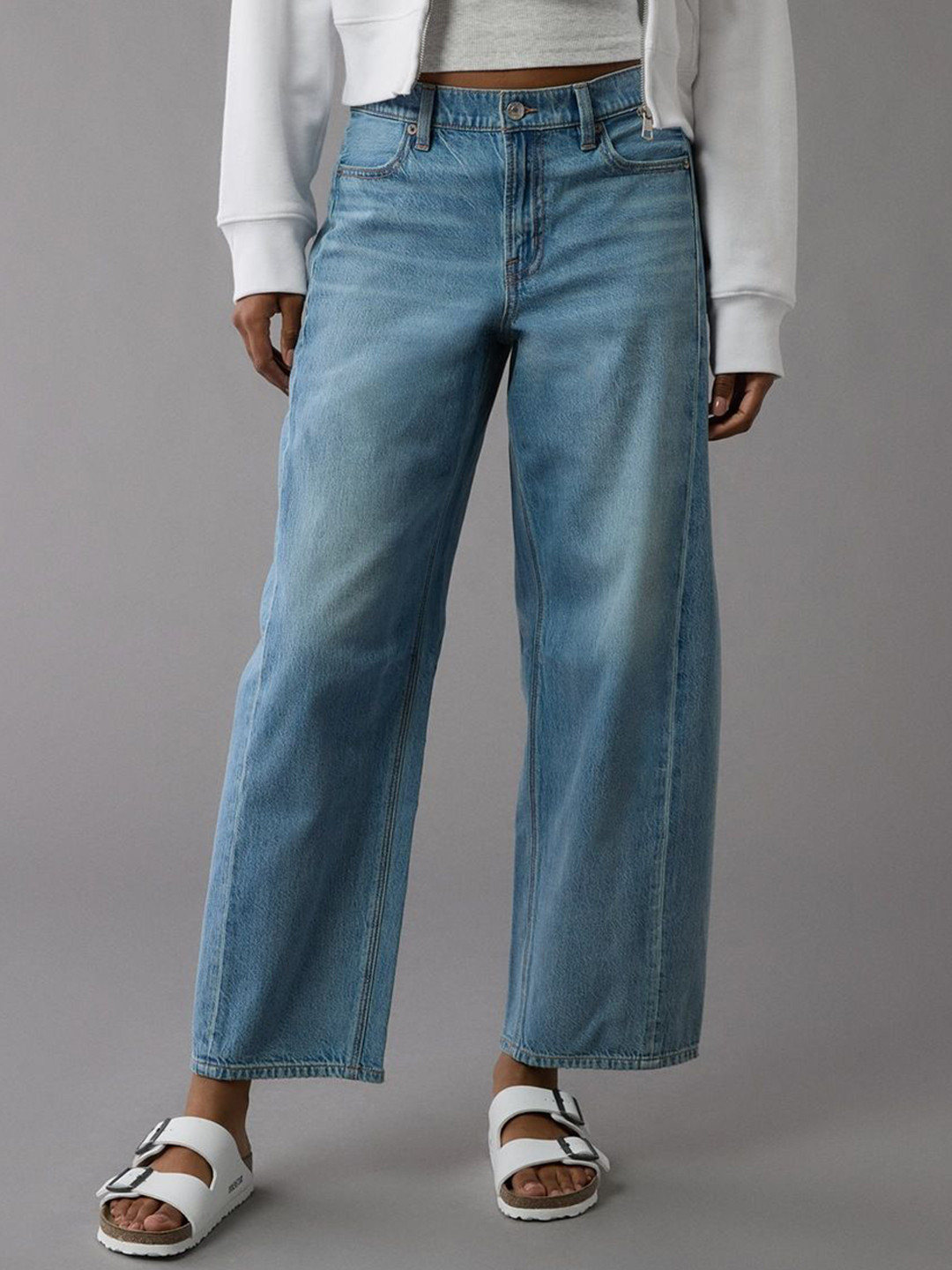 AMERICAN EAGLE OUTFITTERS Women Mid-Rise Barrel Fit Light Fade Jeans