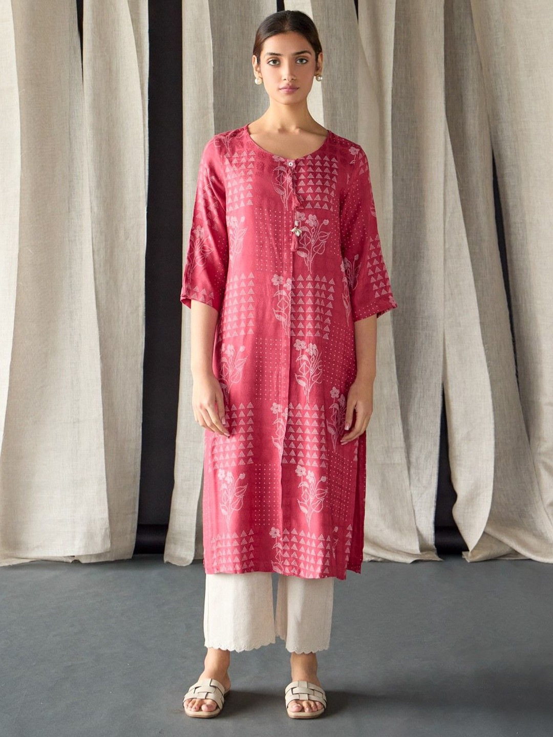 Bombay Bloom Bandhani Printed Mandarin Collar Straight Kurta