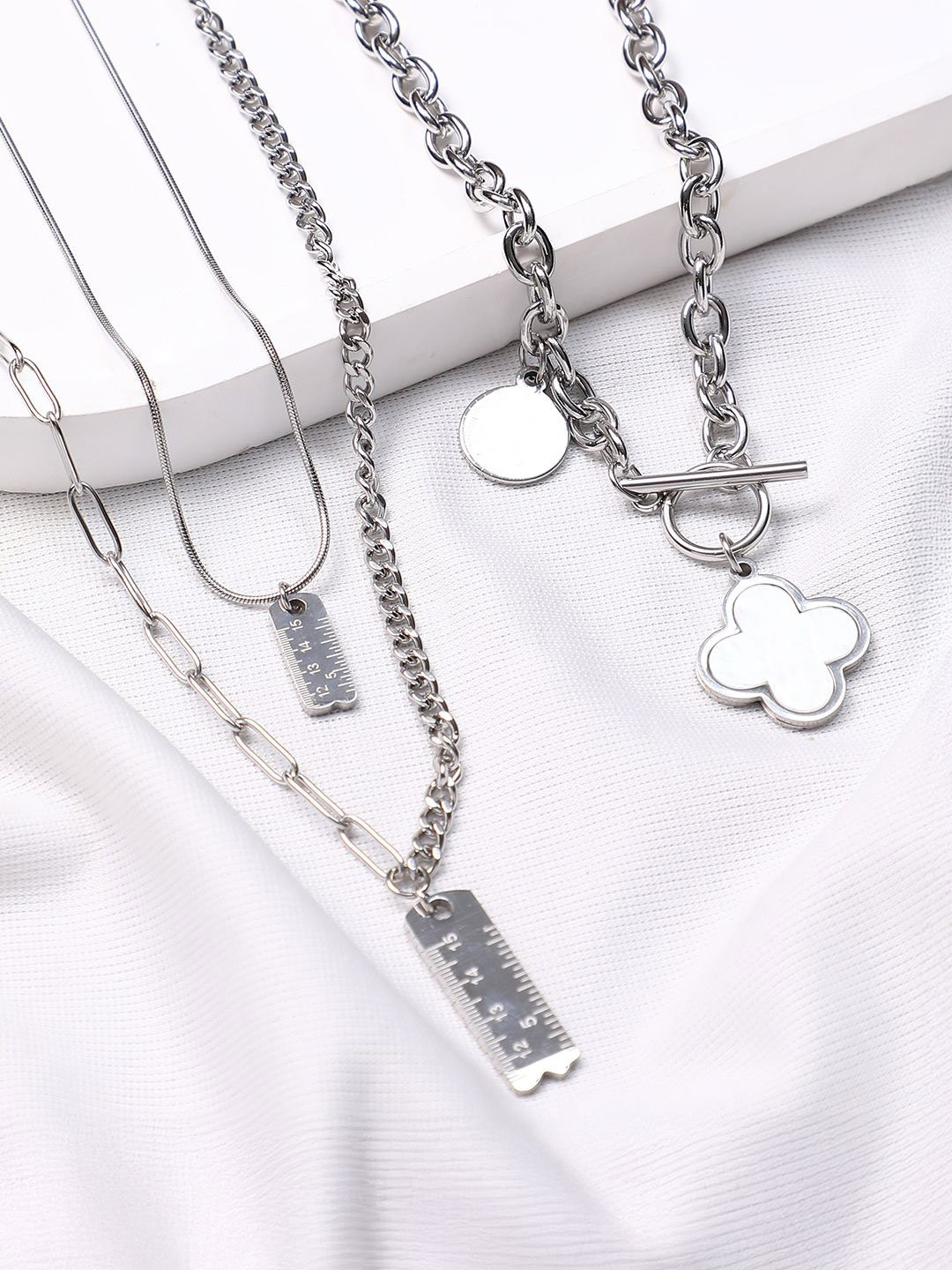 SOHI Set of 2 Silver-Plated Floral Clover Urban Chains