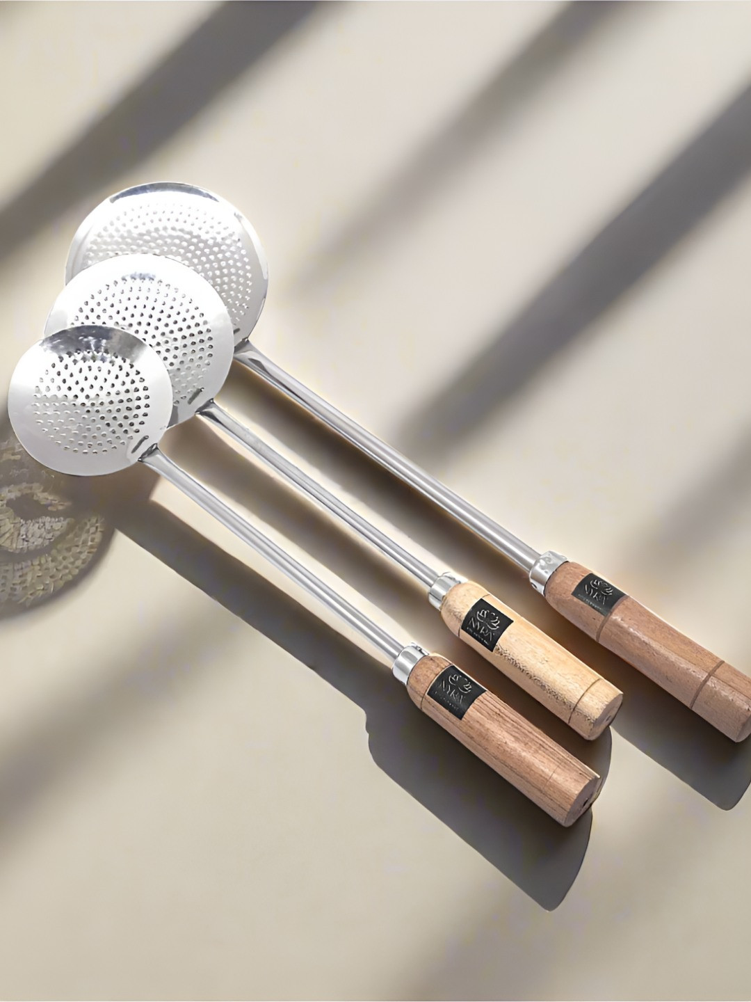 Nyra Kitchenware Silver-Toned 3 Pieces Metal Sieve Strainers With Wood handle