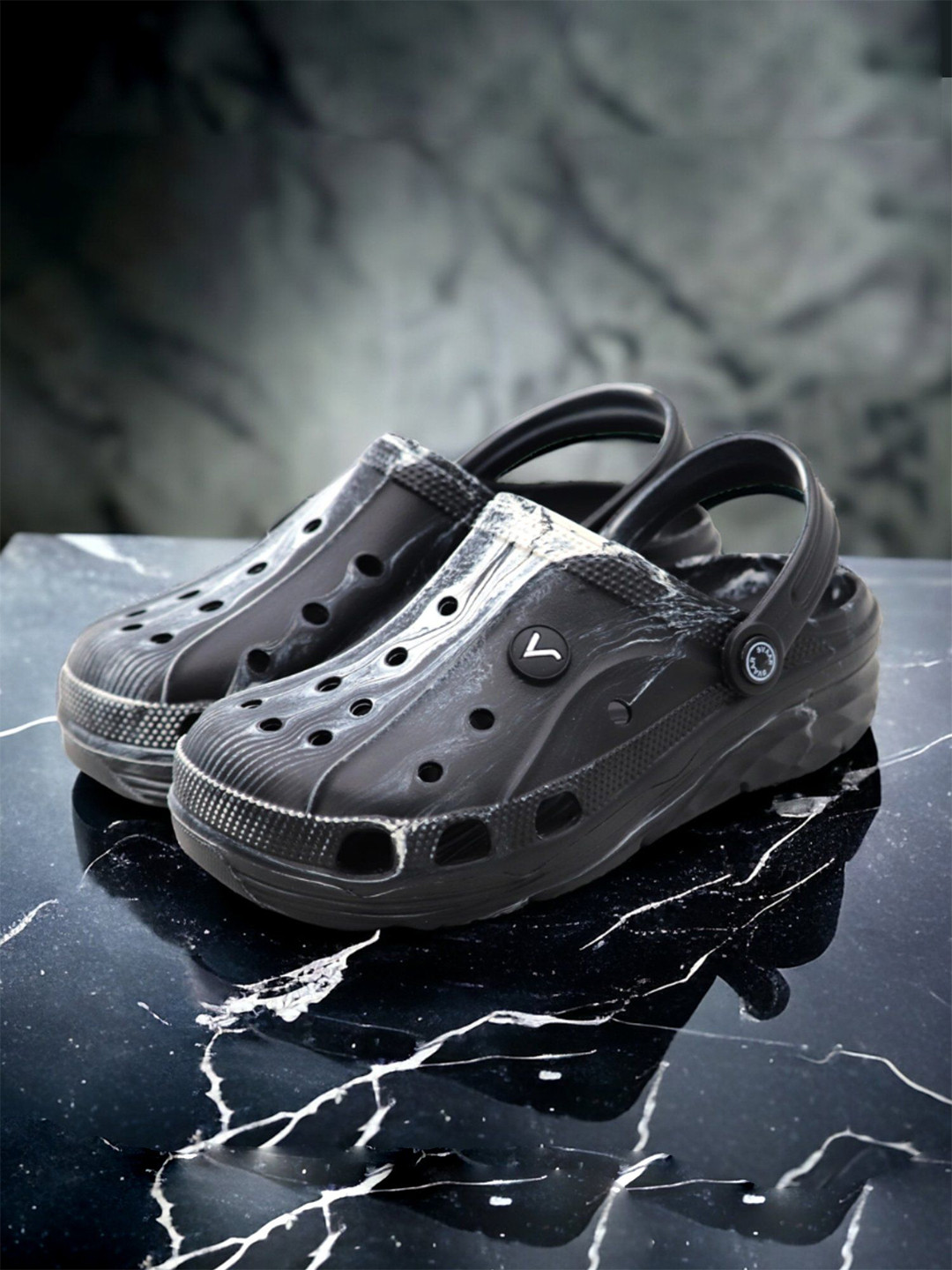 Svaar Men Marble-Effect Printed Classic Clogs with Adjustable Back Strap