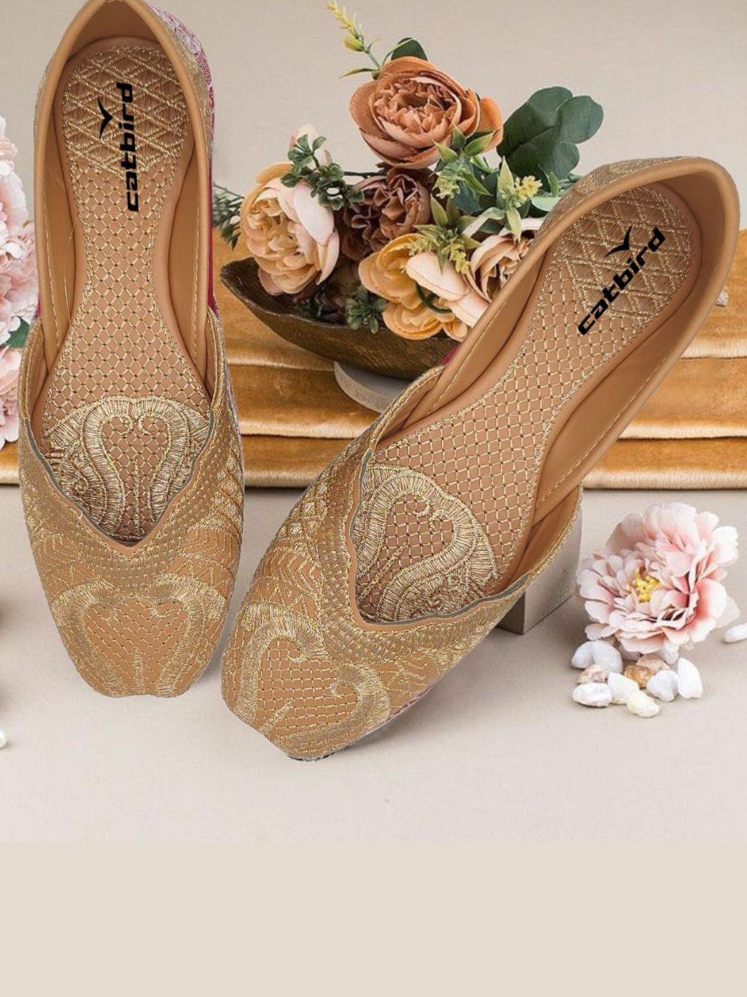 CATBIRD Women Ethnic Mojaris with Embroidered Flats