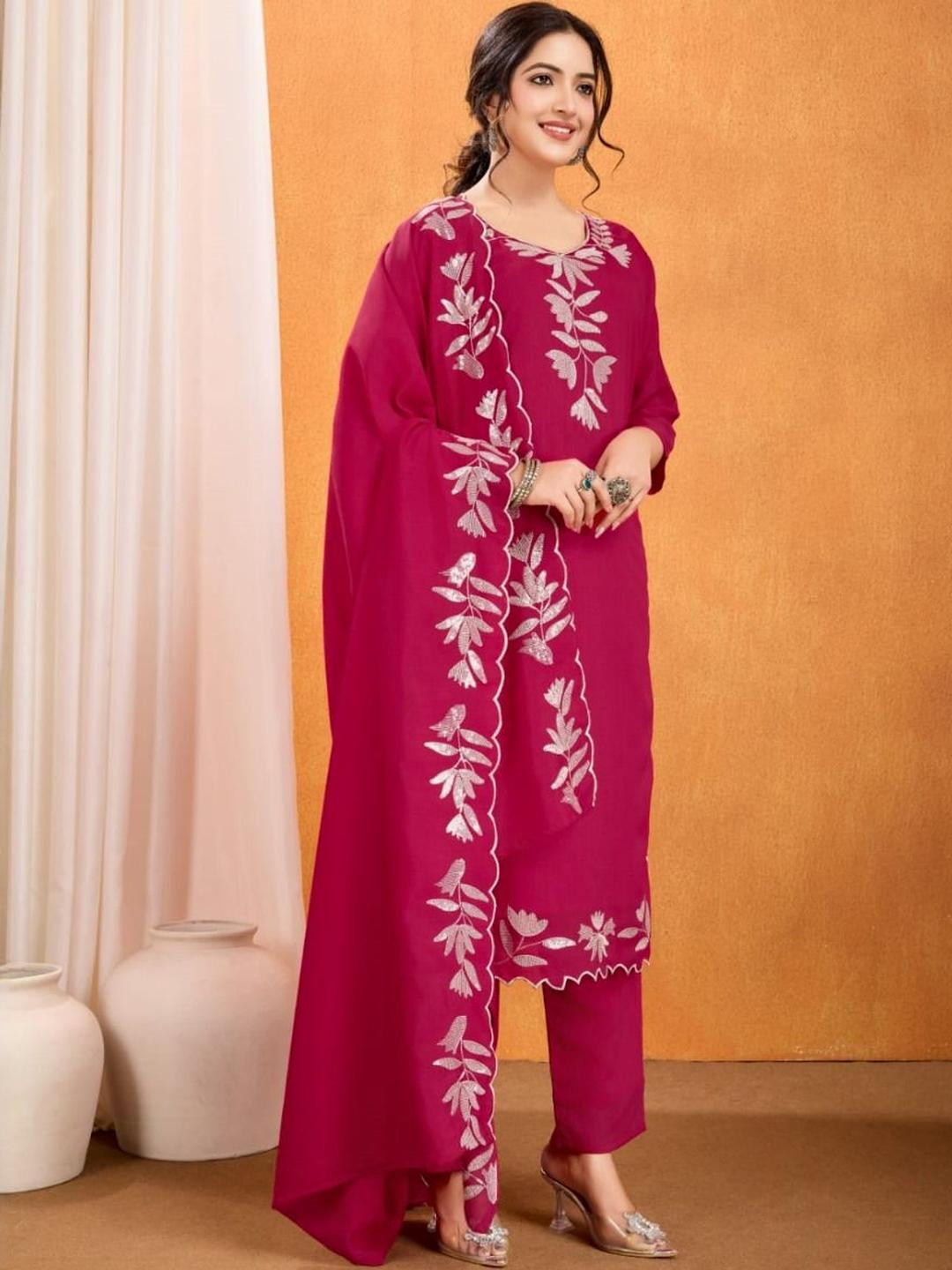 Garbista Women Floral Embroidered Regular Kurta with Trousers & With Dupatta
