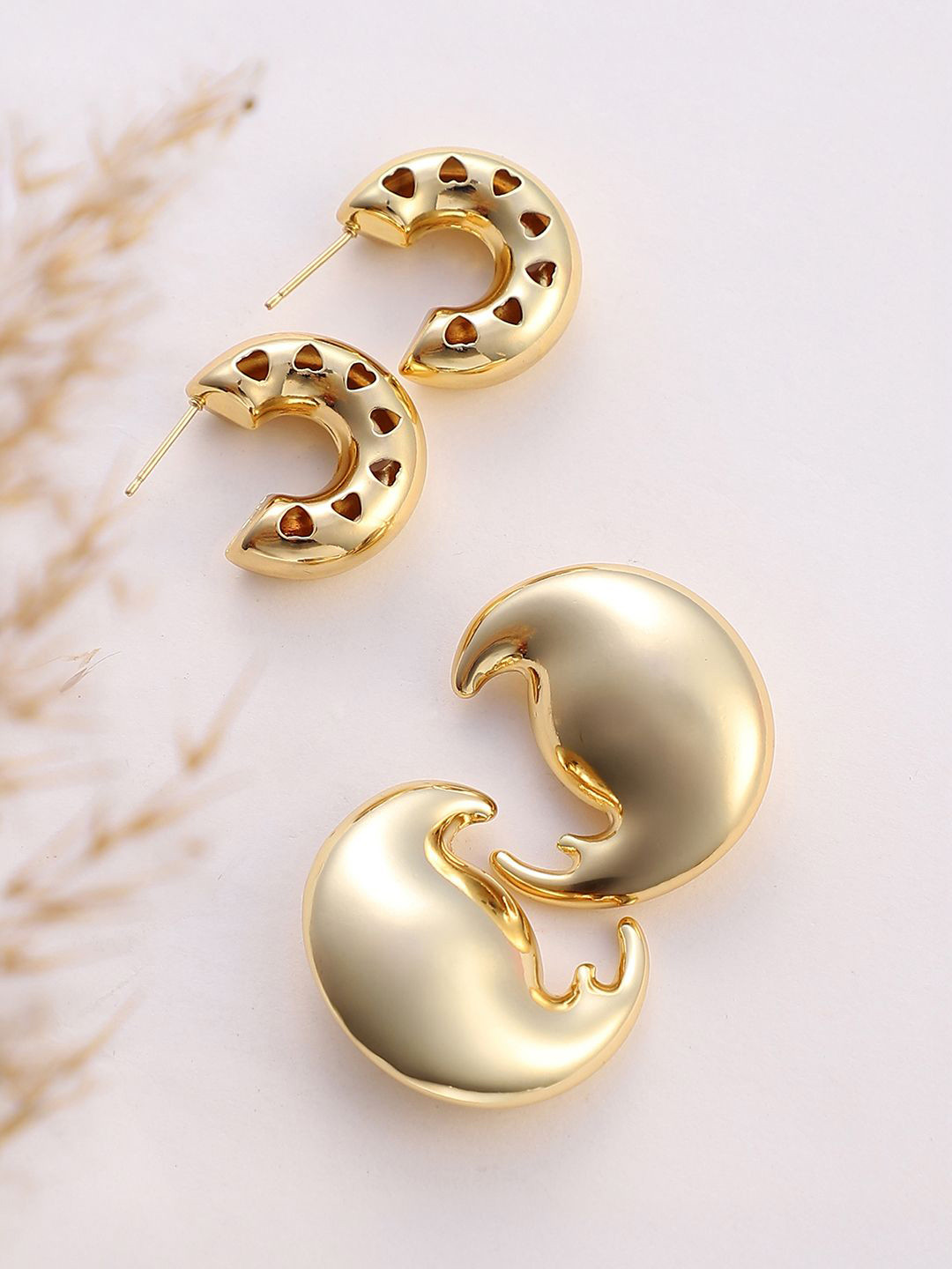 SOHI Moonchild Set Of 2 Gold-Plated Contemporary Hoop Earrings