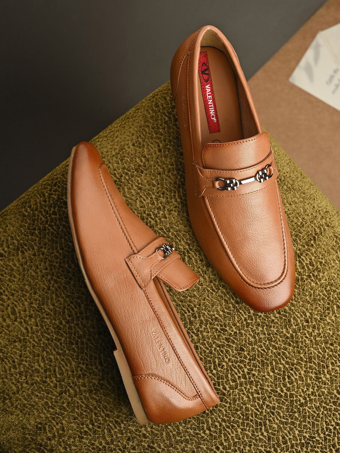 Metro Men Textured Genuine Leather Party Wear Loafers