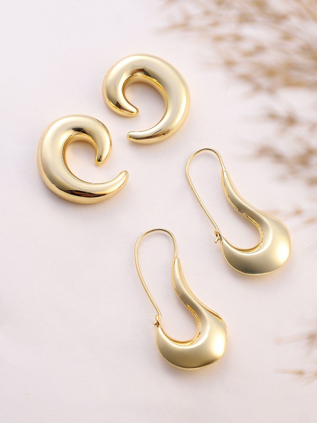 SOHI Set Of 2 Gold-Plated Metallic Hoop Earrings