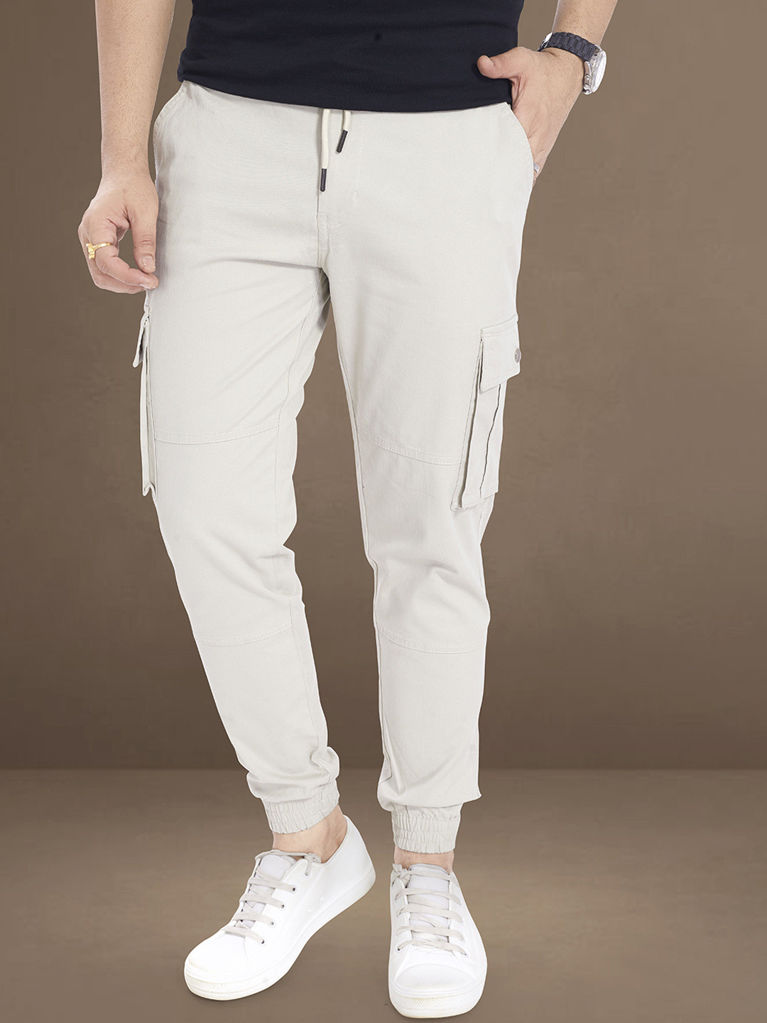 THE BEETEL HOUSE Men Carrot Regular Fit Easy Wash Cargos Trousers
