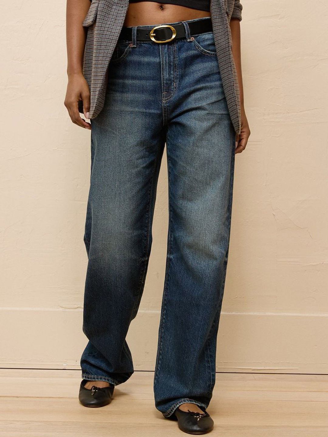 AMERICAN EAGLE OUTFITTERS Women Boyfriend Fit Mid-Rise Light Fade Jeans