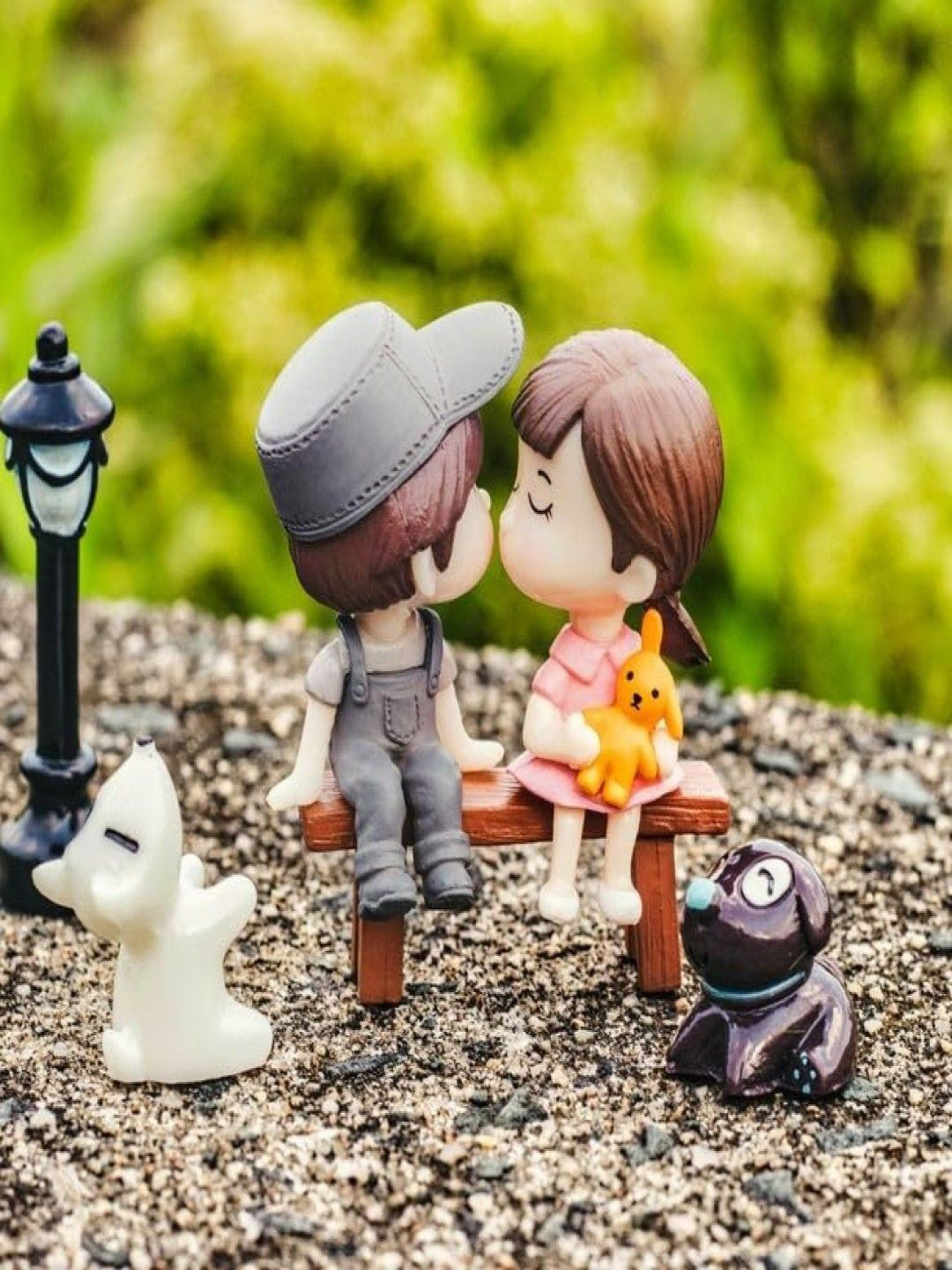 ANTIQ CREATION Cute Romantic Beach Couple on A Bench Grey Polyresin Glossy Living Room Small Showpiece - 0.8 Inches