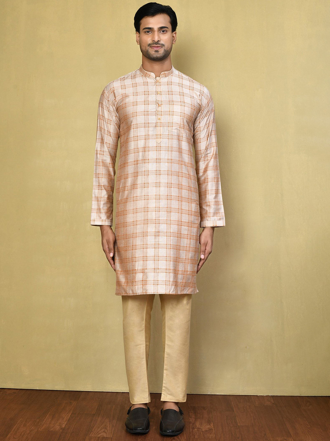 Arihant Rai Sinha Checkered Mandarin Collar Straight Kurta & Pyjamas