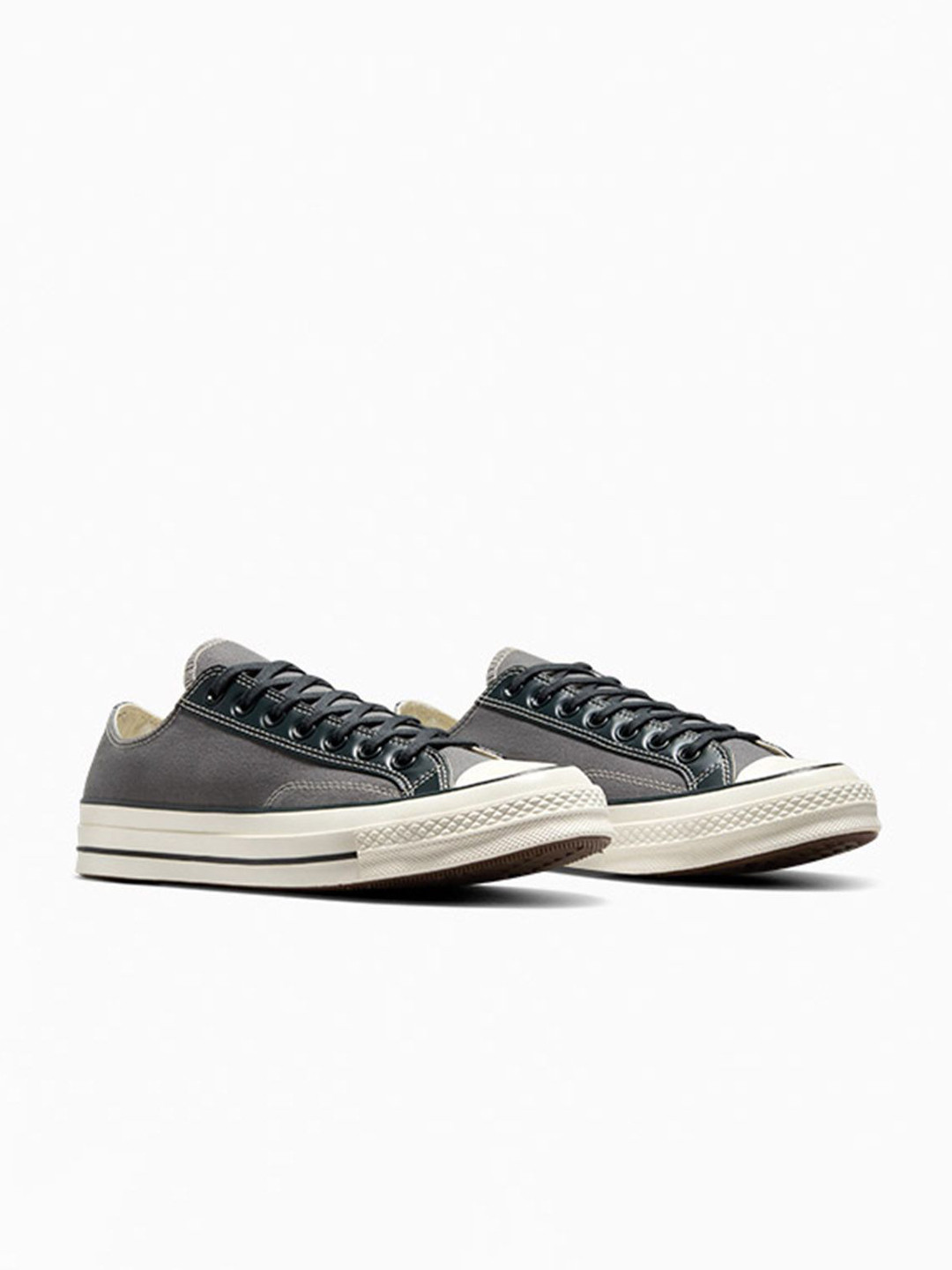 Converse Men Chuck 70 Canvas Low Top Sneaker