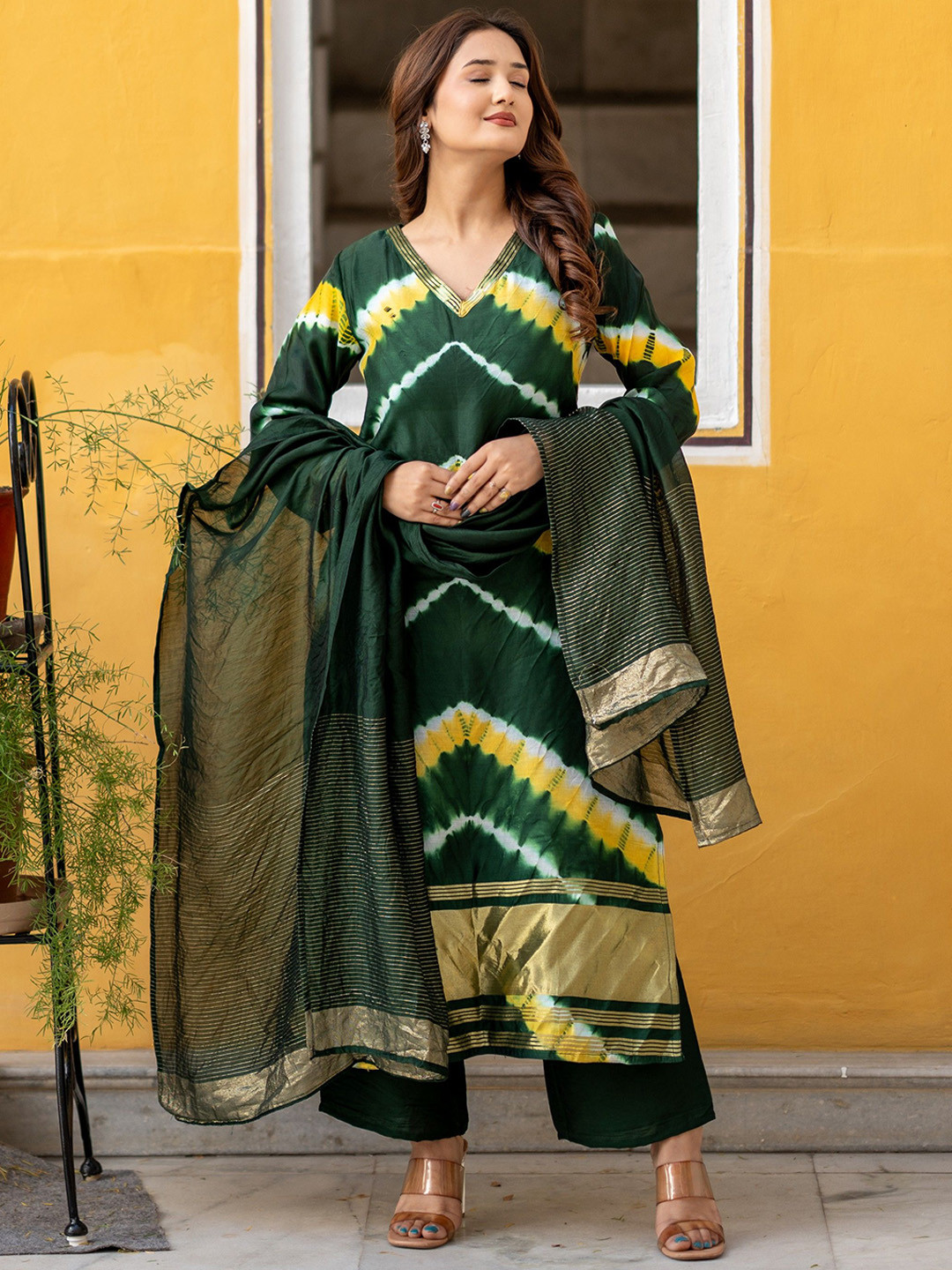 ASPORA Women Leheriya Dyed Silk Kurta with Palazzo & Dupatta