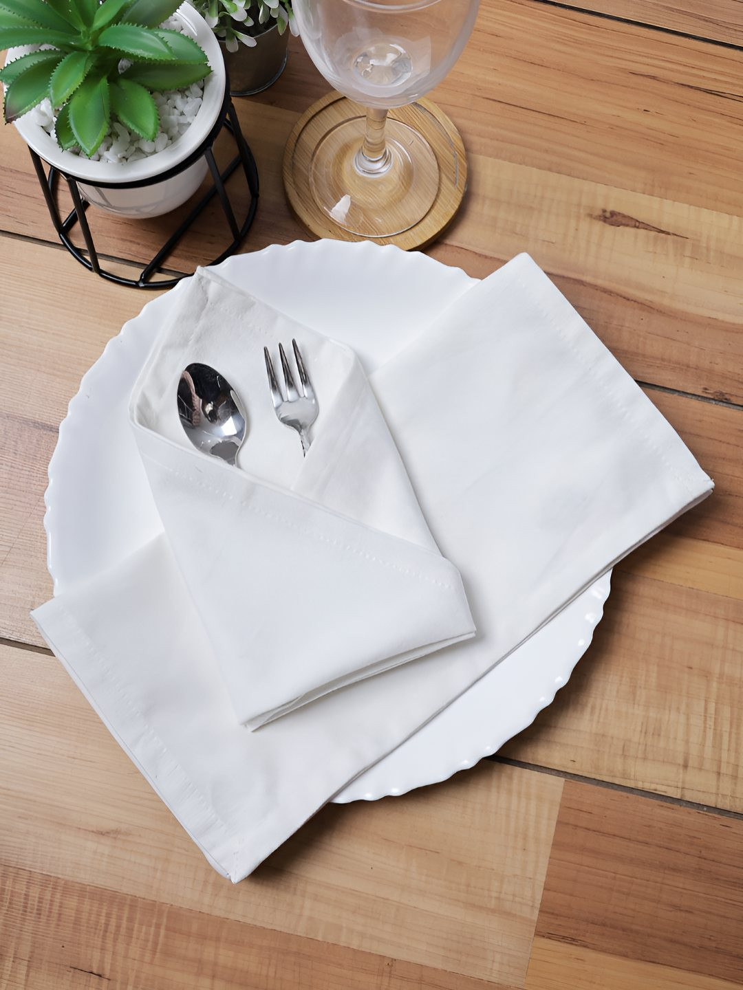 Aura Set of 6 White Cotton Table Napkins