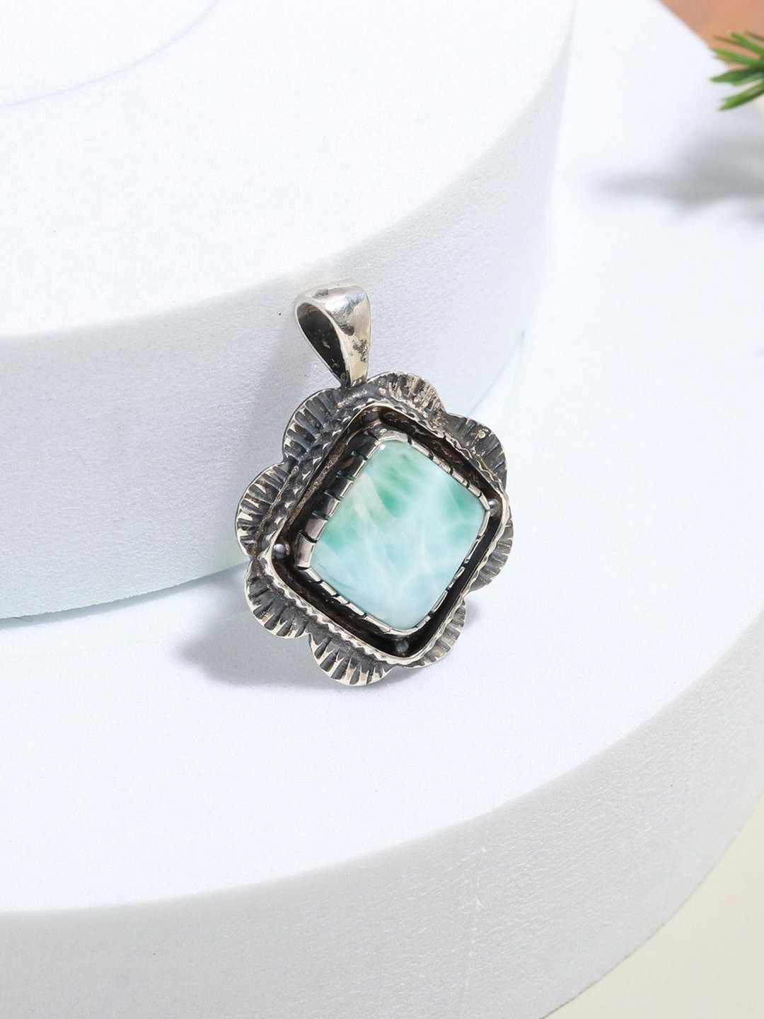 ORO ALMA Rhodium-Plated Silver Garnet Studded Square Shaped Pendant