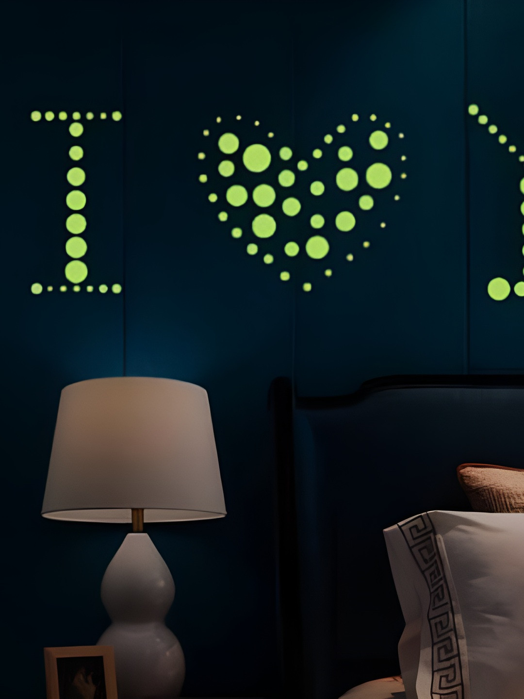 INDIAN ROYALS Green Round Glow In The Dark Waterproof Self Adhesive Wall Stickers