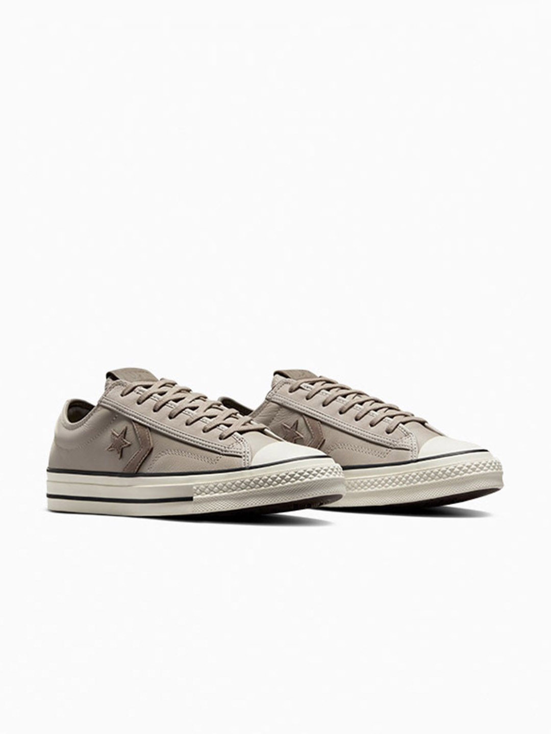 Converse Men Star Player 76 Leather Low Top Sneaker