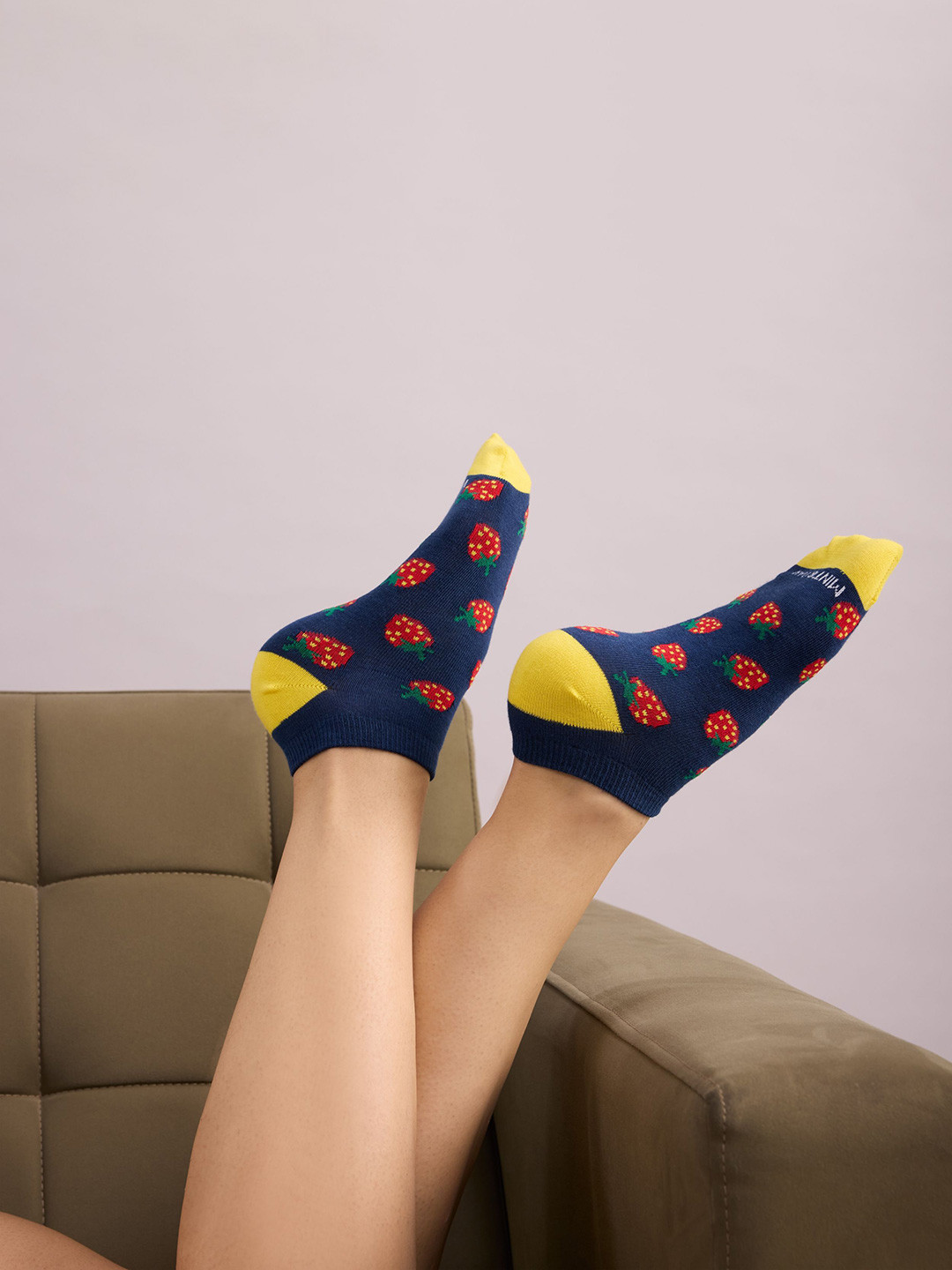 Mint & Oak Women Strawberry Squeeze Patterned Cotton Ankle Length Socks