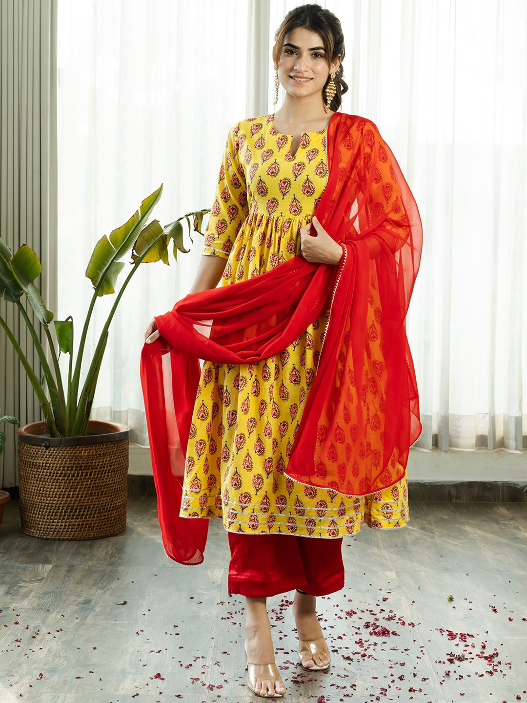 SUKITI Women Floral Printed Regular Kurta with Palazzos & With Dupatta Kurta Sets