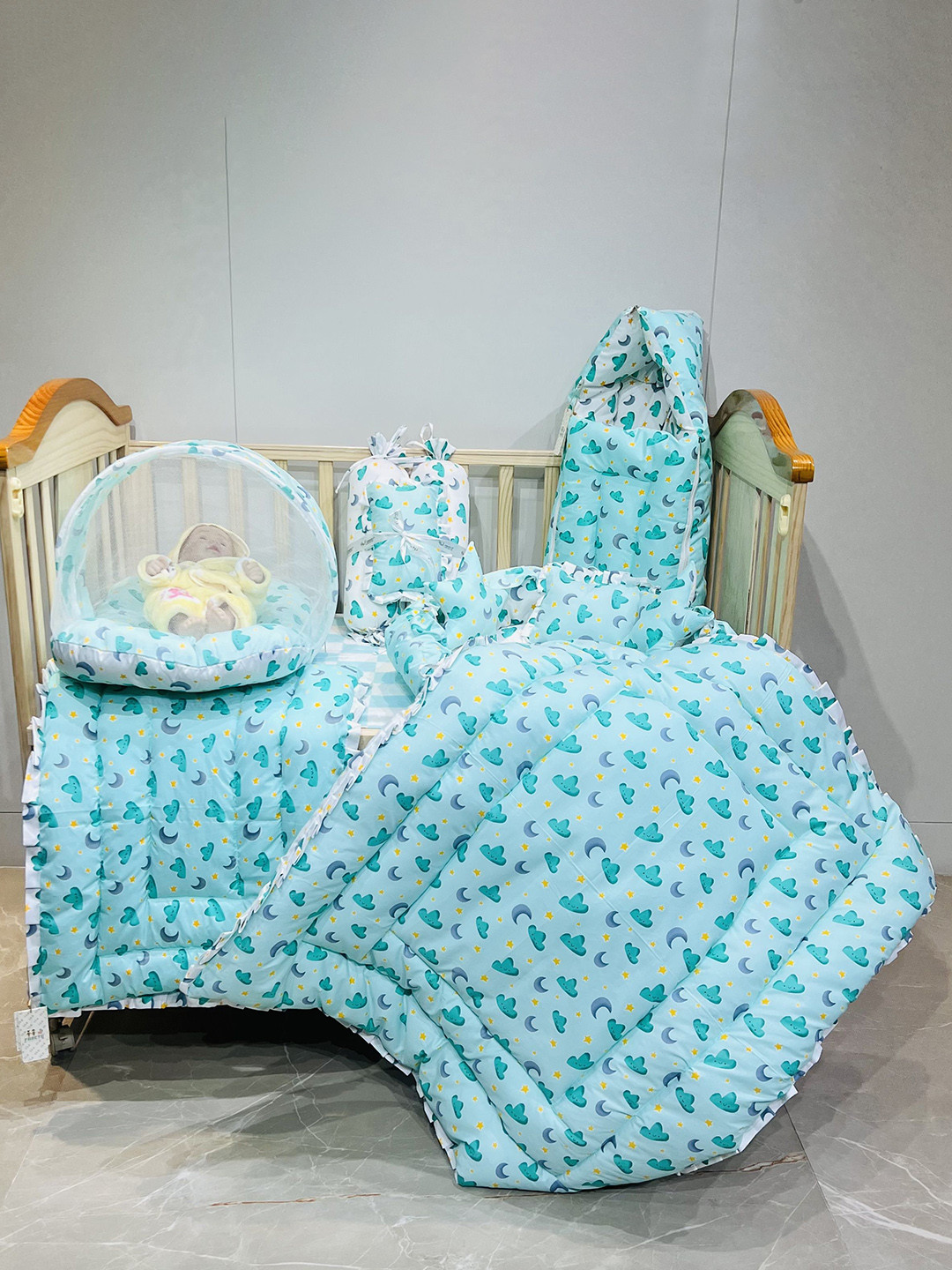 Fareto Infants Green & white Printed Mattress Set With Bedding Essentials Baby Bed Sets