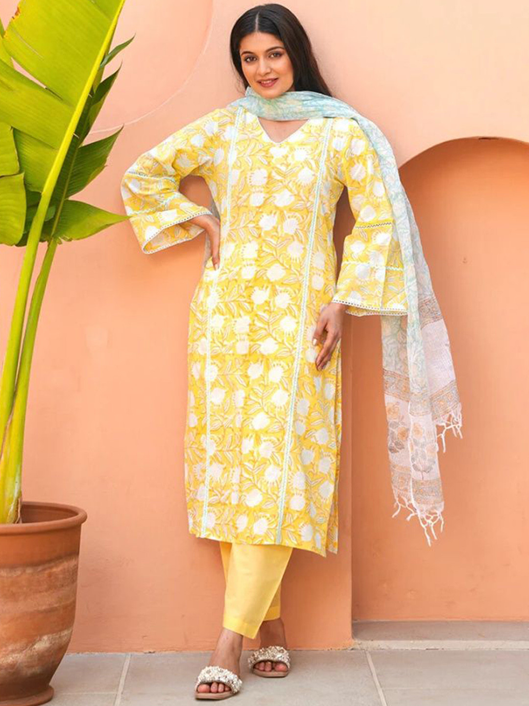 GULABI DORI Floral Block Printed Pure Cotton Straight Kurta With Trousers & Dupatta