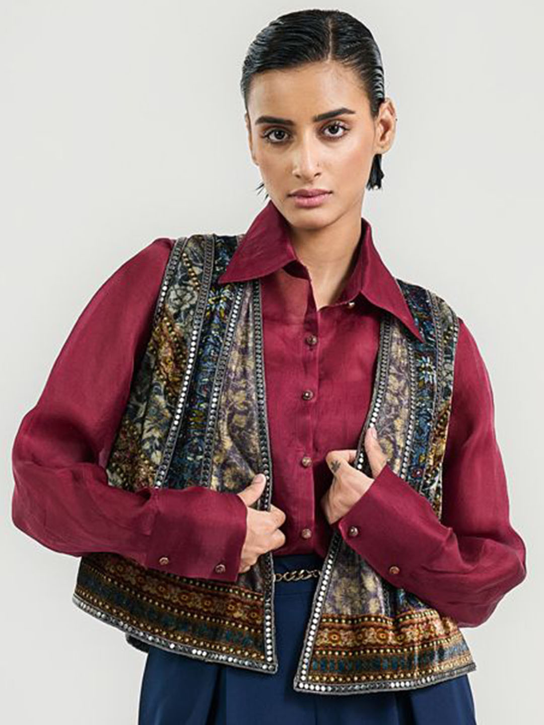 OTT Tarun Tahiliani Floral Embroidered Collarless Sleevess Crop Velvet Tailored Jacket