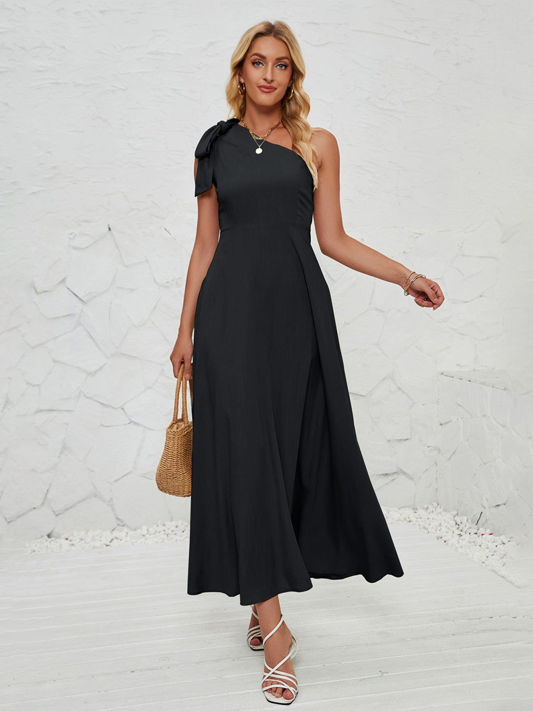 Outzidr Black One Shoulder Bow Detail Dress