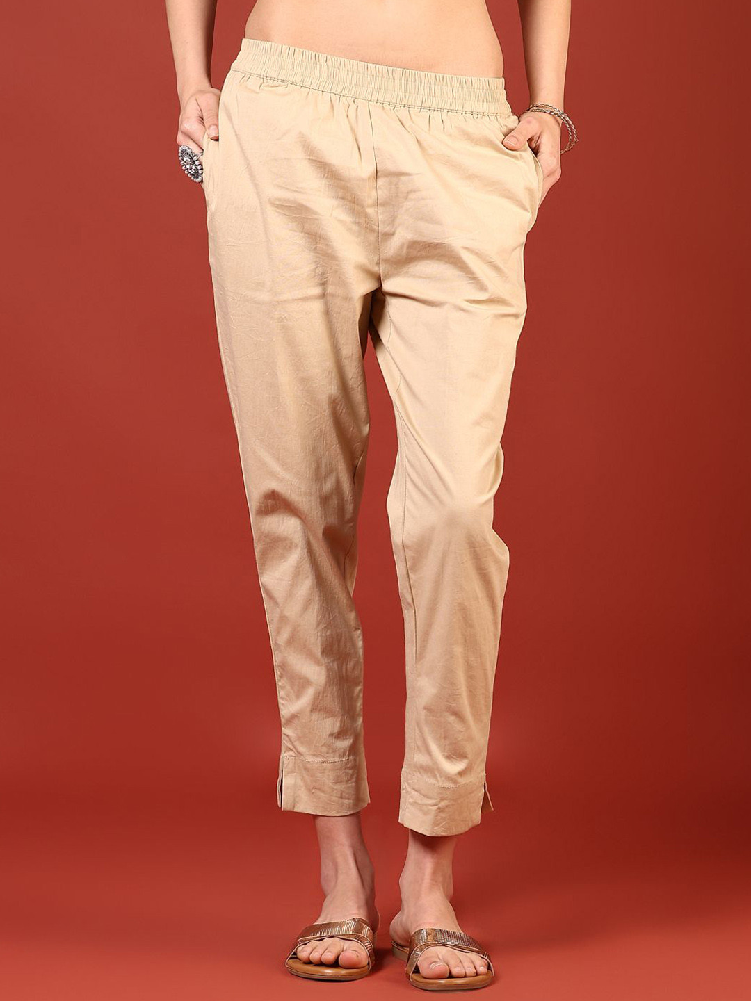 LIMEROAD Women Solid Regular Fit Trousers Mid-Rise Flat-Front Peg Trousers