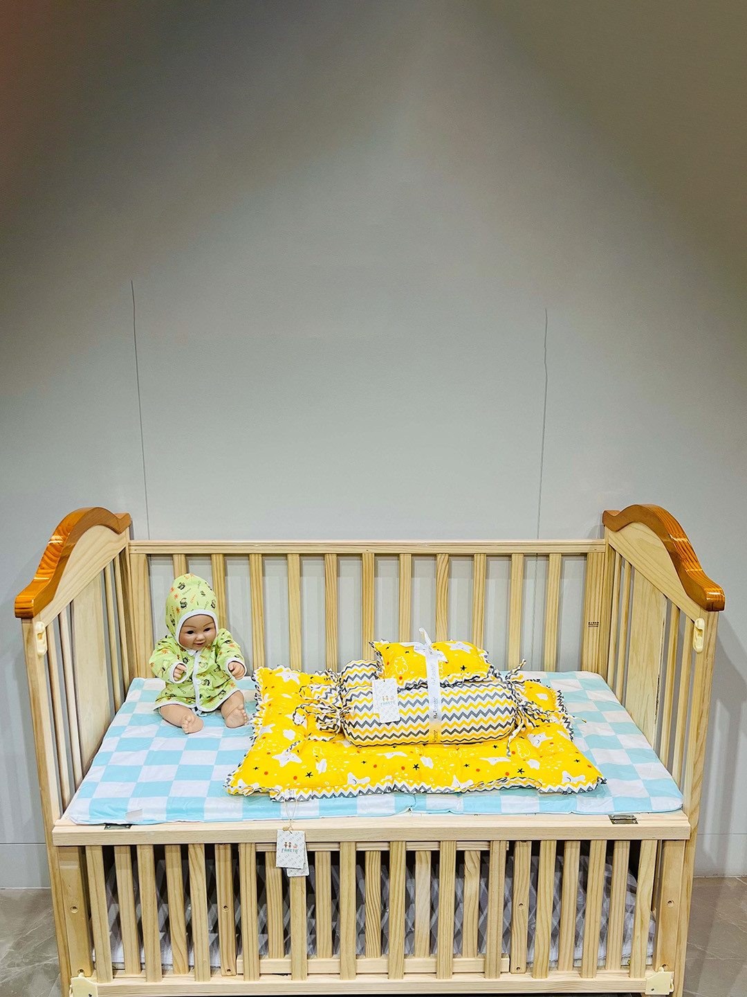 Fareto Infants Yellow & white Printed Mattress Set With Bedding Essentials Baby Bed Sets