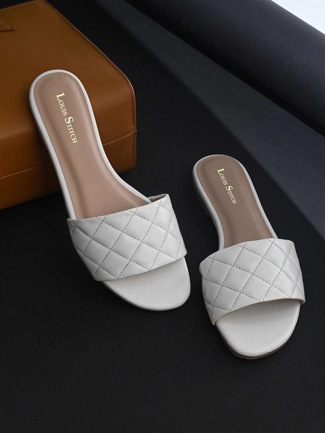 LOUIS STITCH Women Quilted Strap Flats
