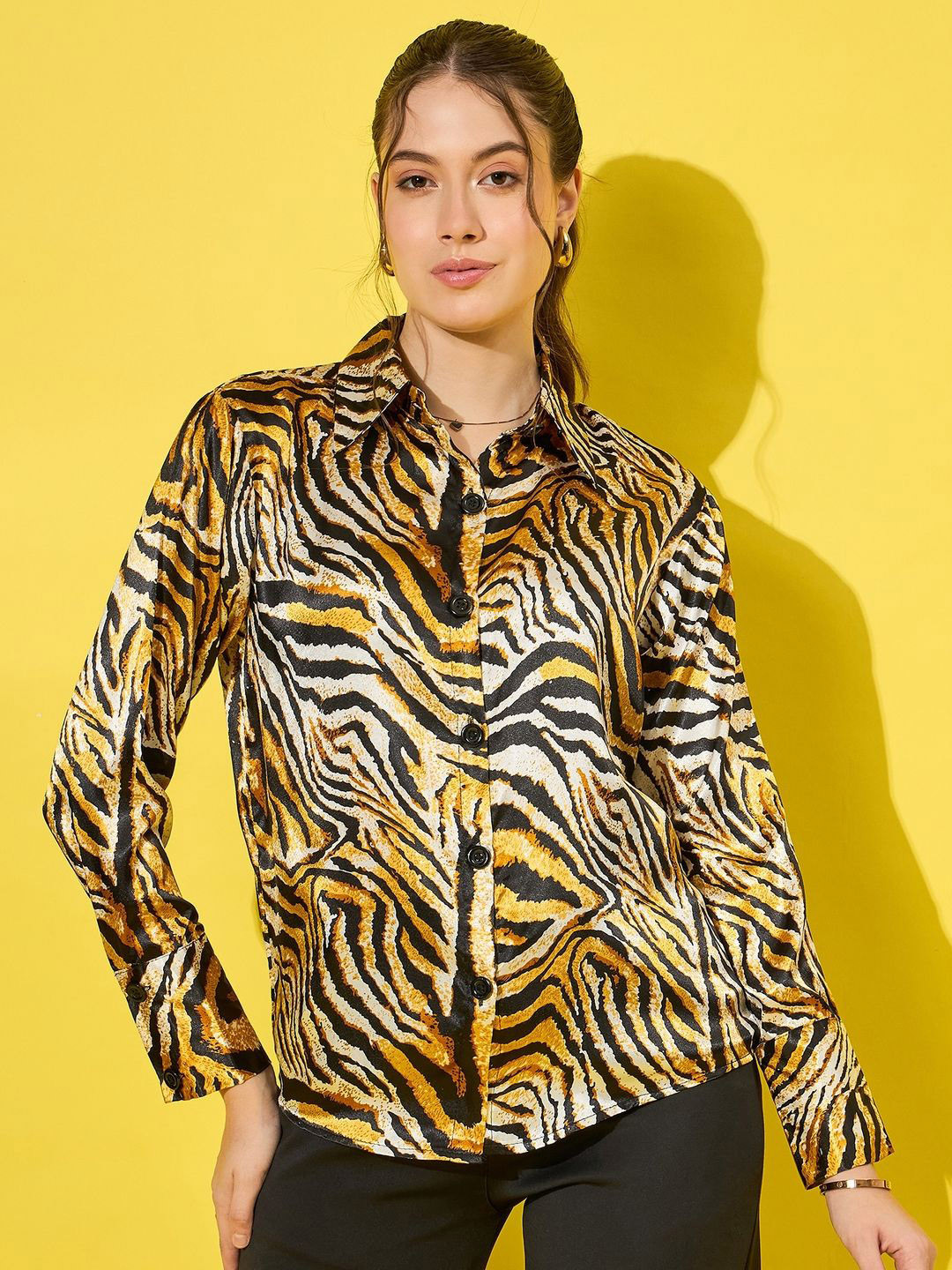 DIMPY GARMENTS Standard Animal Printed Spread Collar Satin Shirt