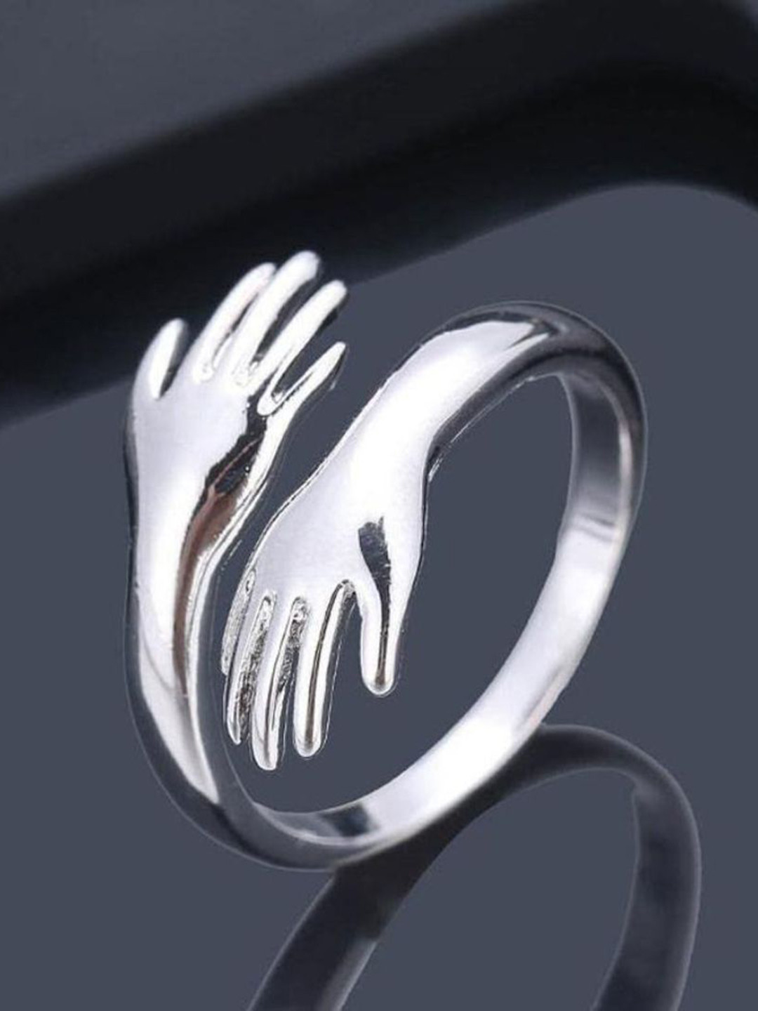 Teeragaj Hug-Shaped Finger Ring