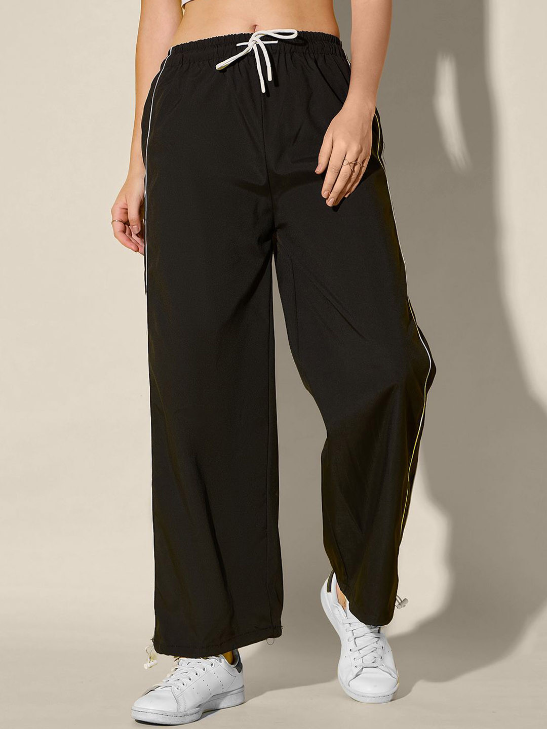 QIOA Women Solid Relaxed High-Rise Wrinkle Free Joggers Trousers