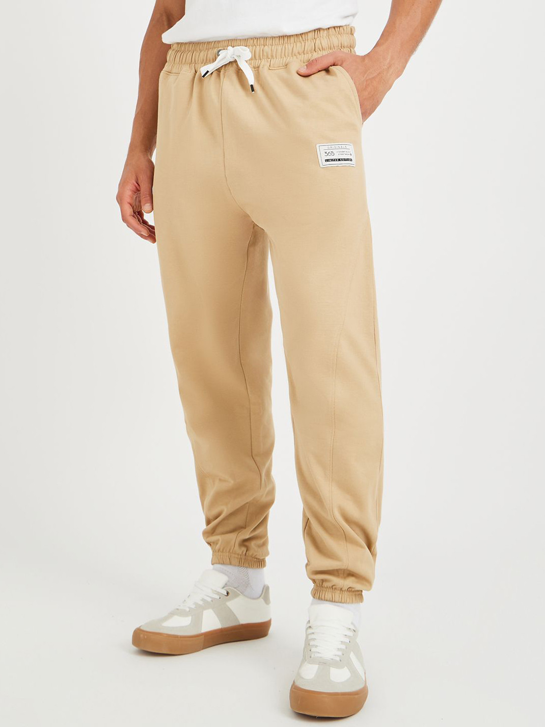 Styli Men Heavy Fleece Wide Drawcord & Badge Detail Relaxed Fit Jogger