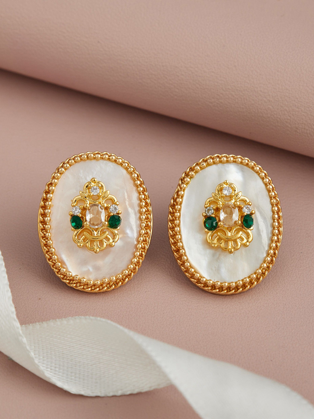 GC Jewelery Gold-Plated Artificial Stones and Beads Oval Shell With Gems Studs