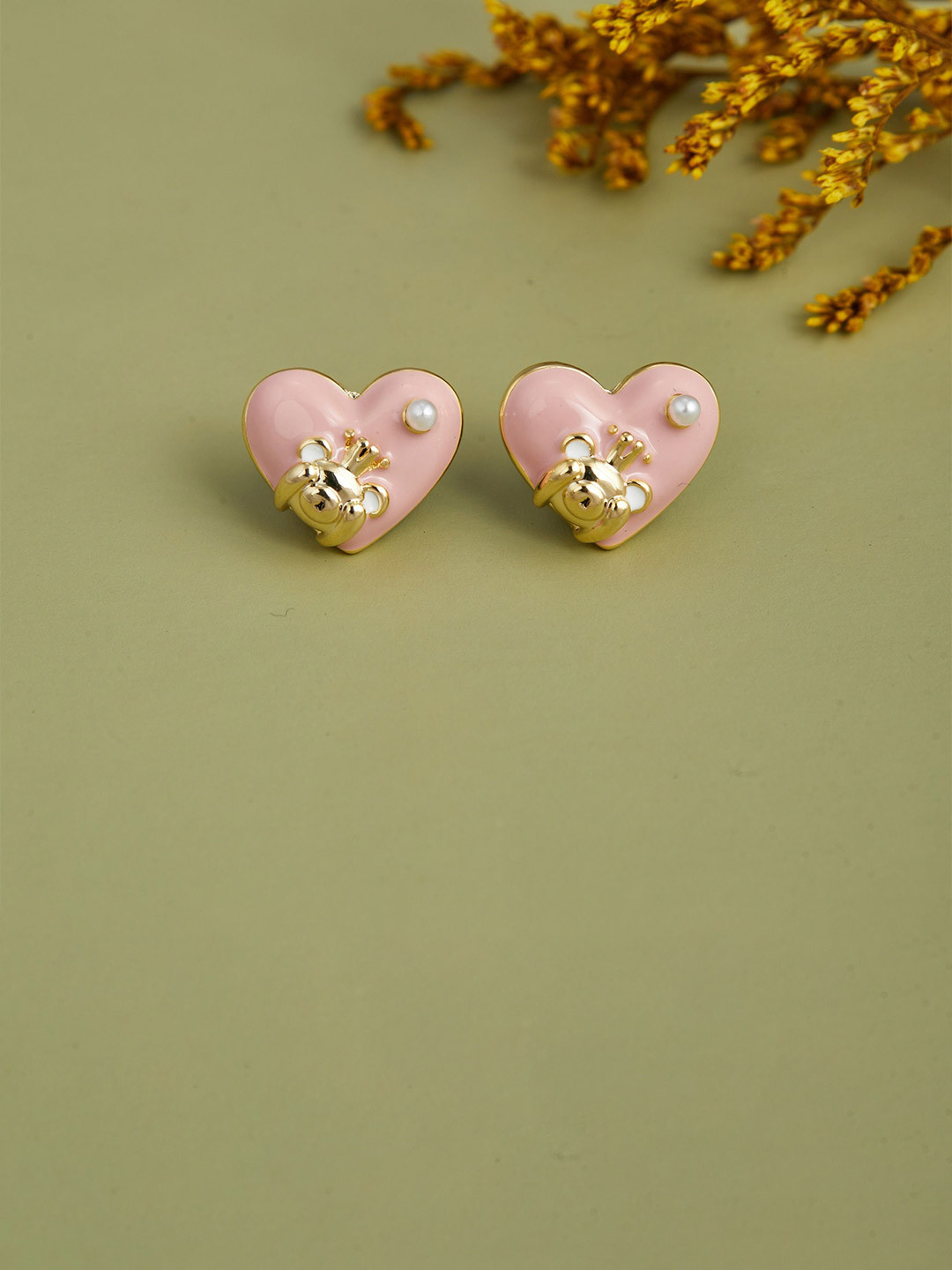 GC Jewelery Gold-Plated Heart Stud with Crowned Animal Earrings