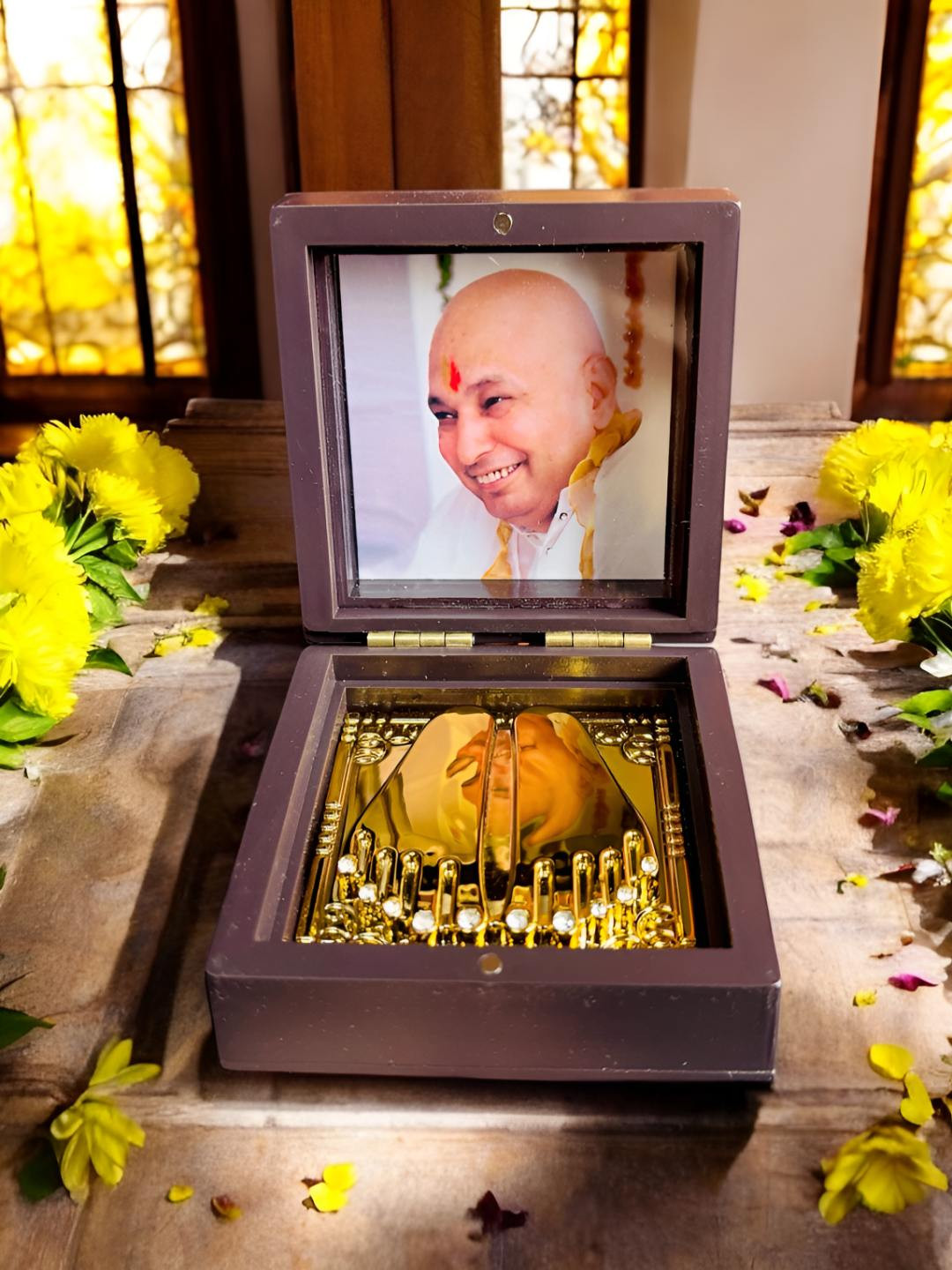 WARMINGO DE Guru Ji Charan Paduka Foldable Mandir Gold Metal Metallic Prayer Room Small Showpiece -