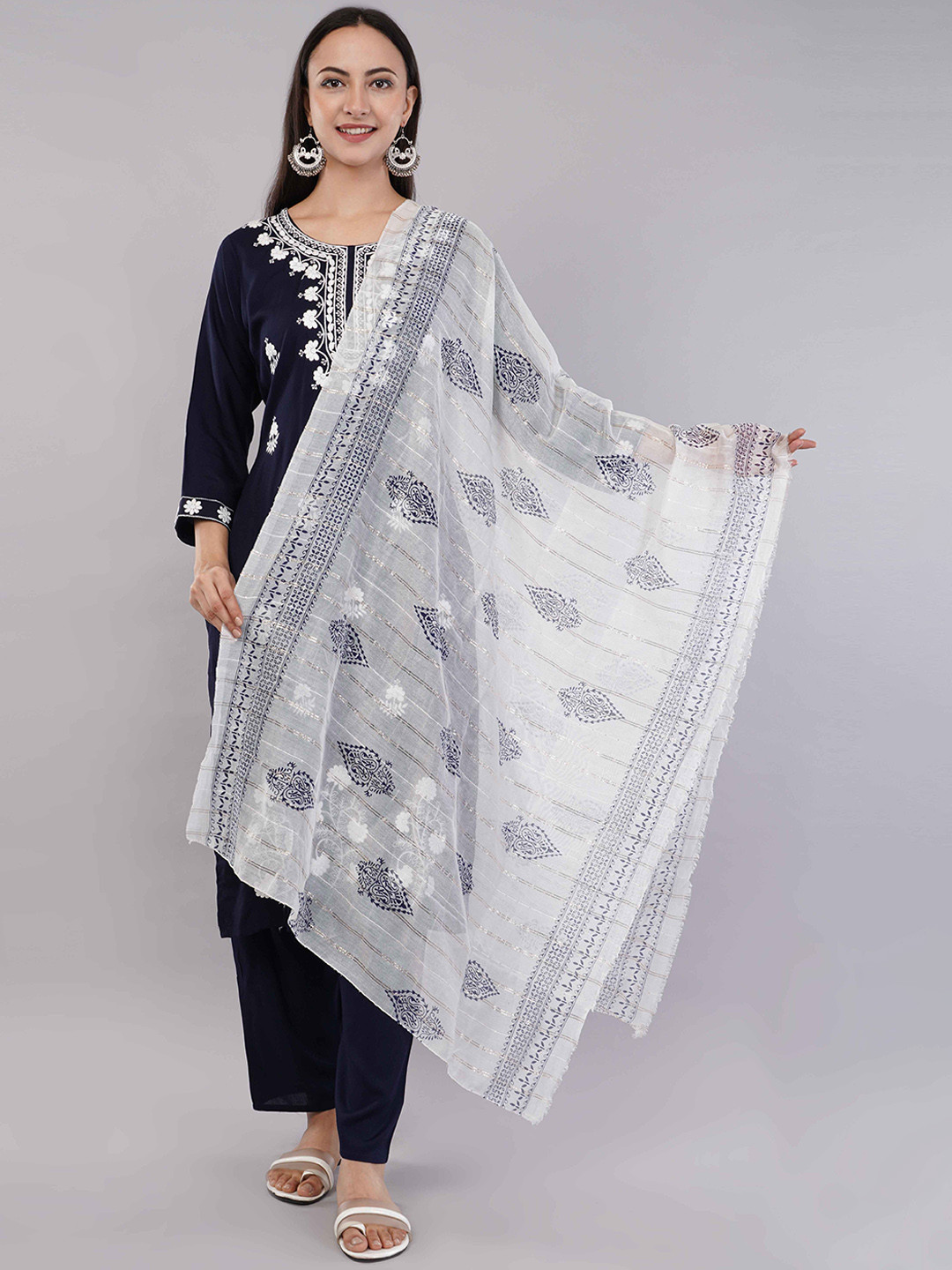 JIDI FASHION Women Floral Embroidered Regular Kurta & Trousers With Dupatta