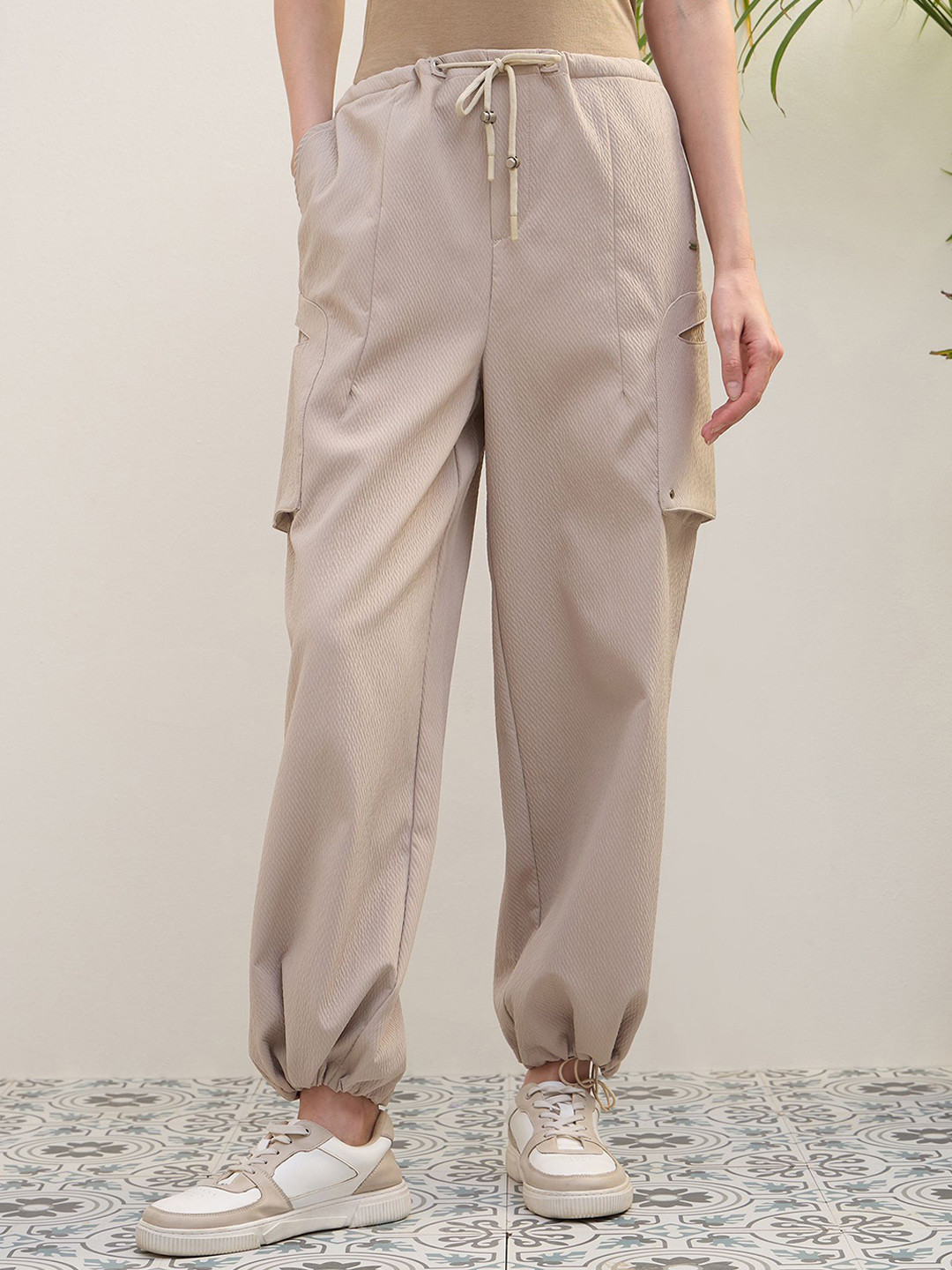 Iconic Women Baggy Mid-Rise Cargos Trousers