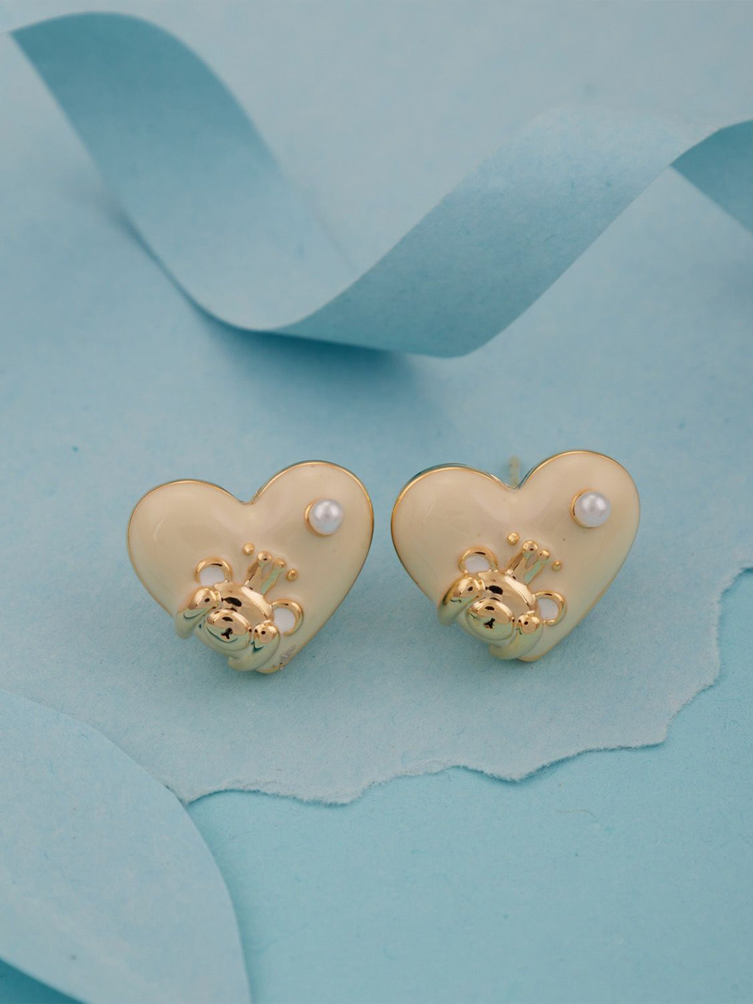 GC Jewelery Gold-Plated Heart Shaped with Pearl and Gold Bee Accent Studs