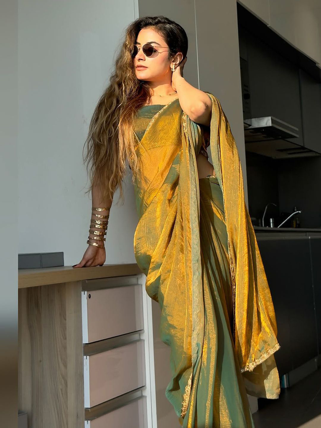 VILLAGIUS Embellished Beads & Stones Border Designer Saree