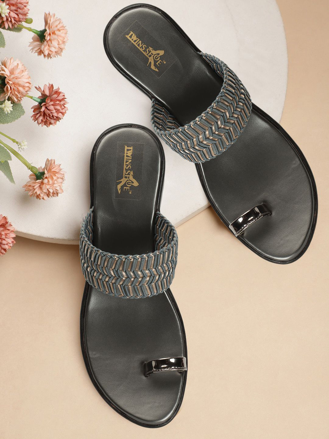 TWINSSHOE  Women Solid Synthetic Wedge-Heeled Sandals