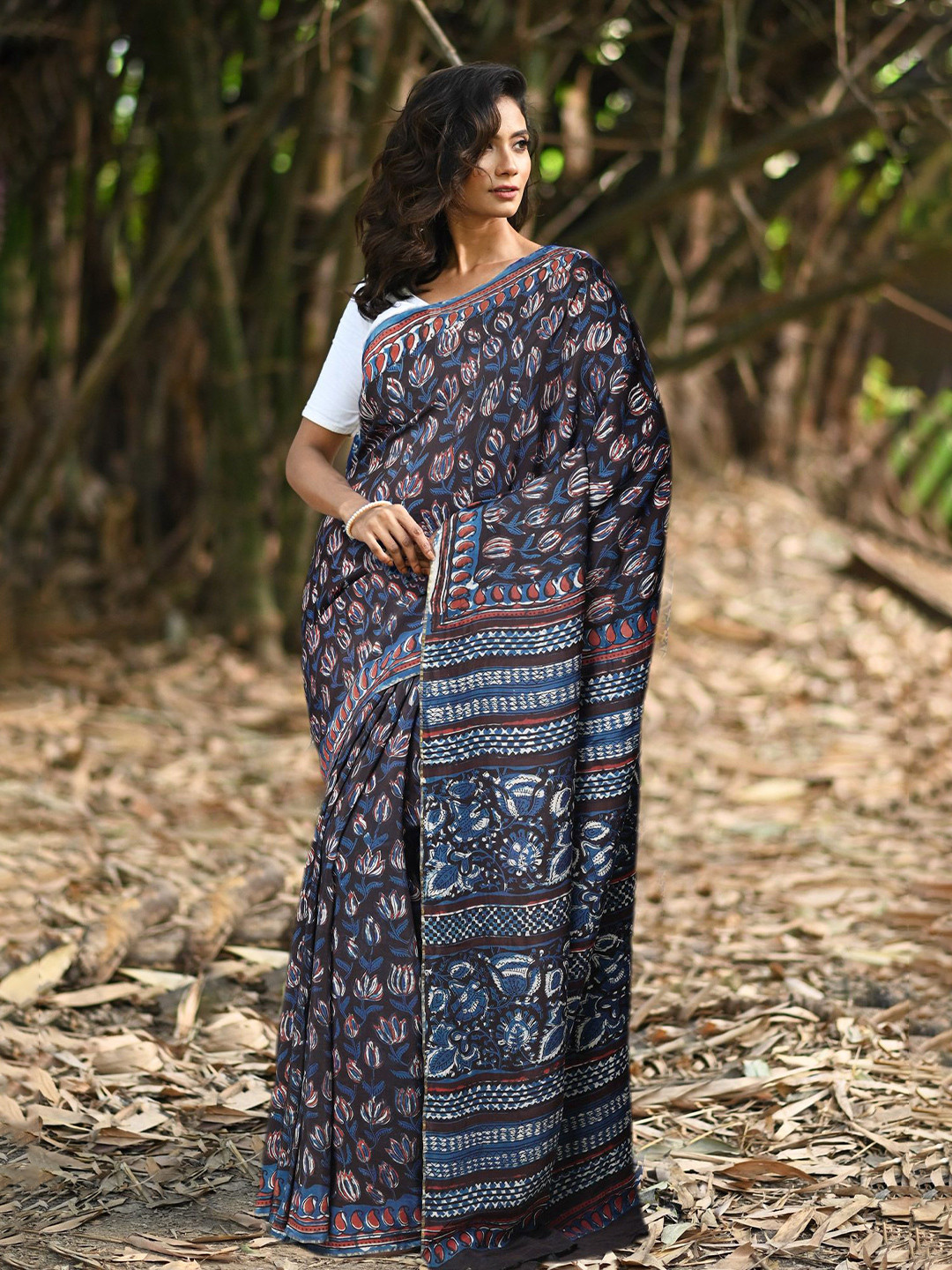 Unnati Silks Floral Print Handloom Saree with Blouse Piece