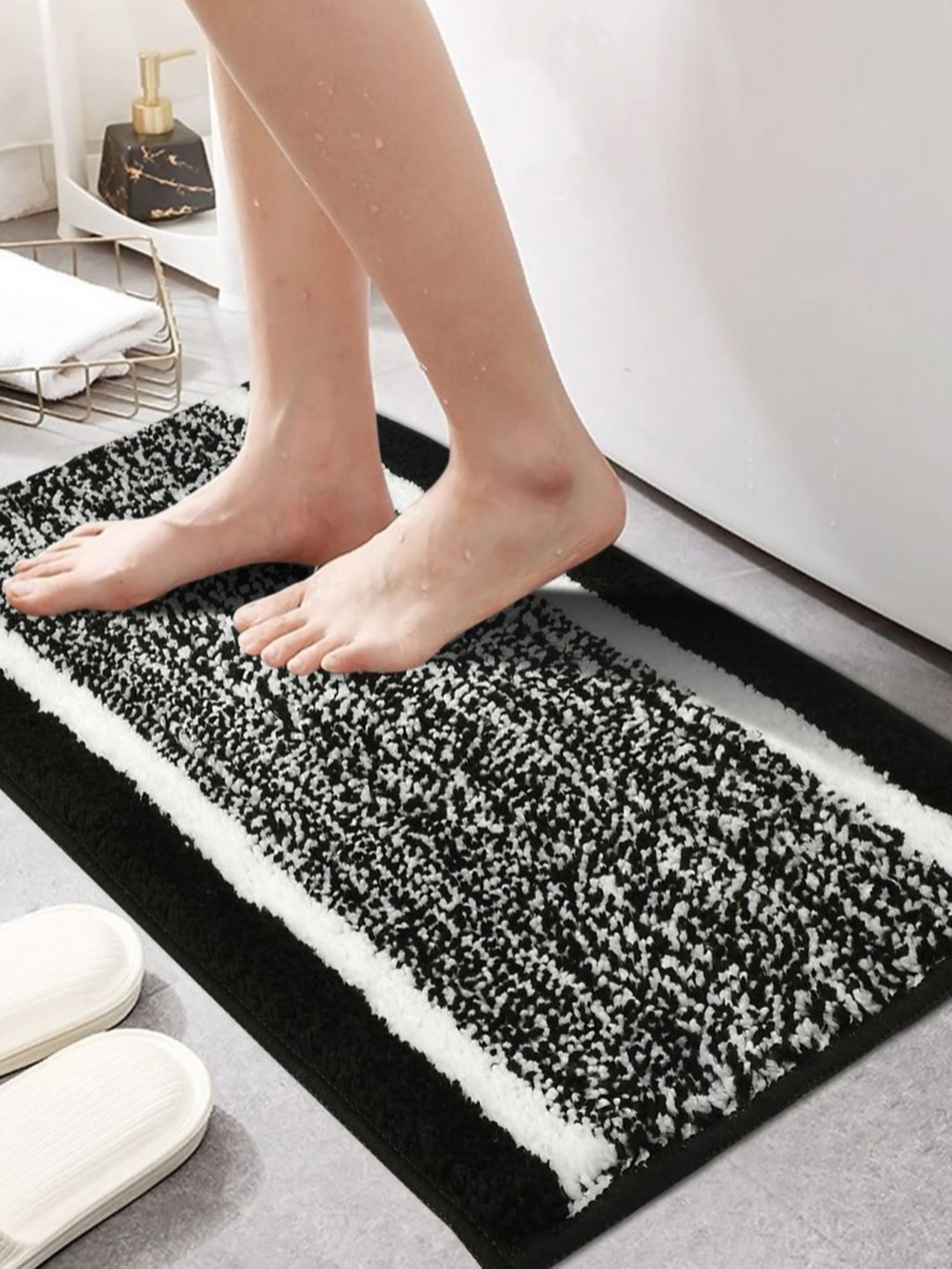 MAA HOME CONCEPT Black & White Textured Microfiber Anti Skid 1600GSMBathMat
