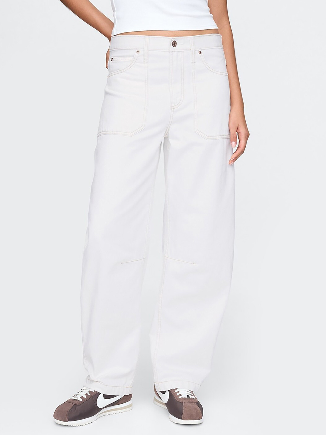 GAP Women High-Rise Pure Cotton Barrel Carpenter Fit Jeans