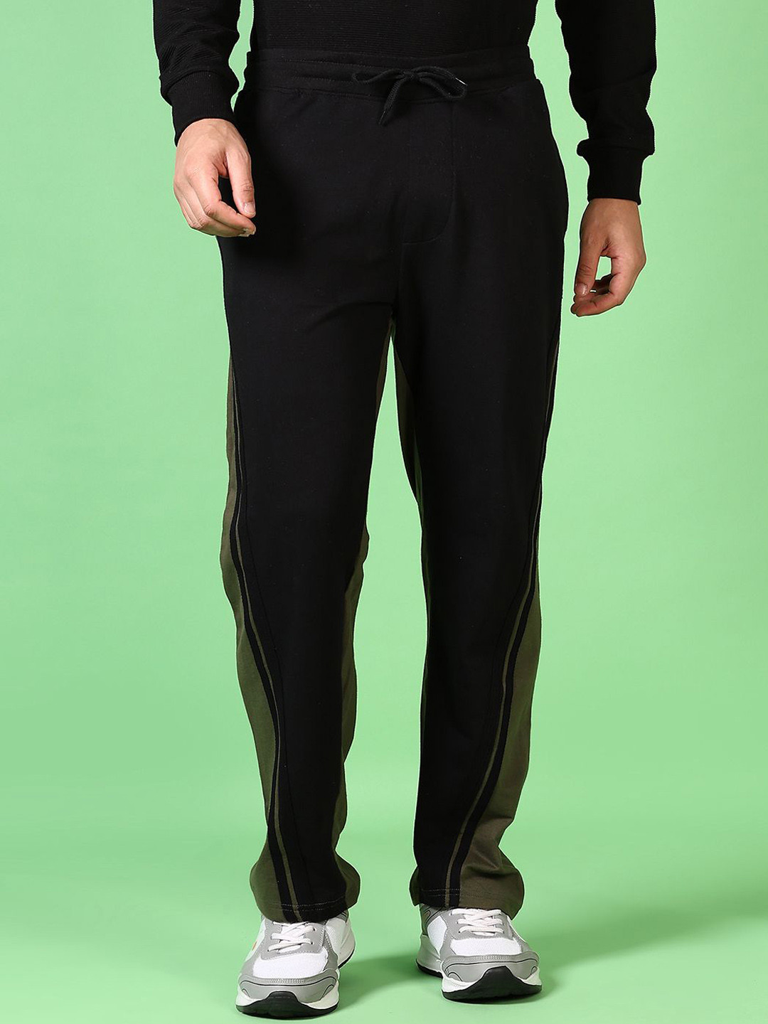 V-Mart Men Colorblocked Mid Rise Trackpant