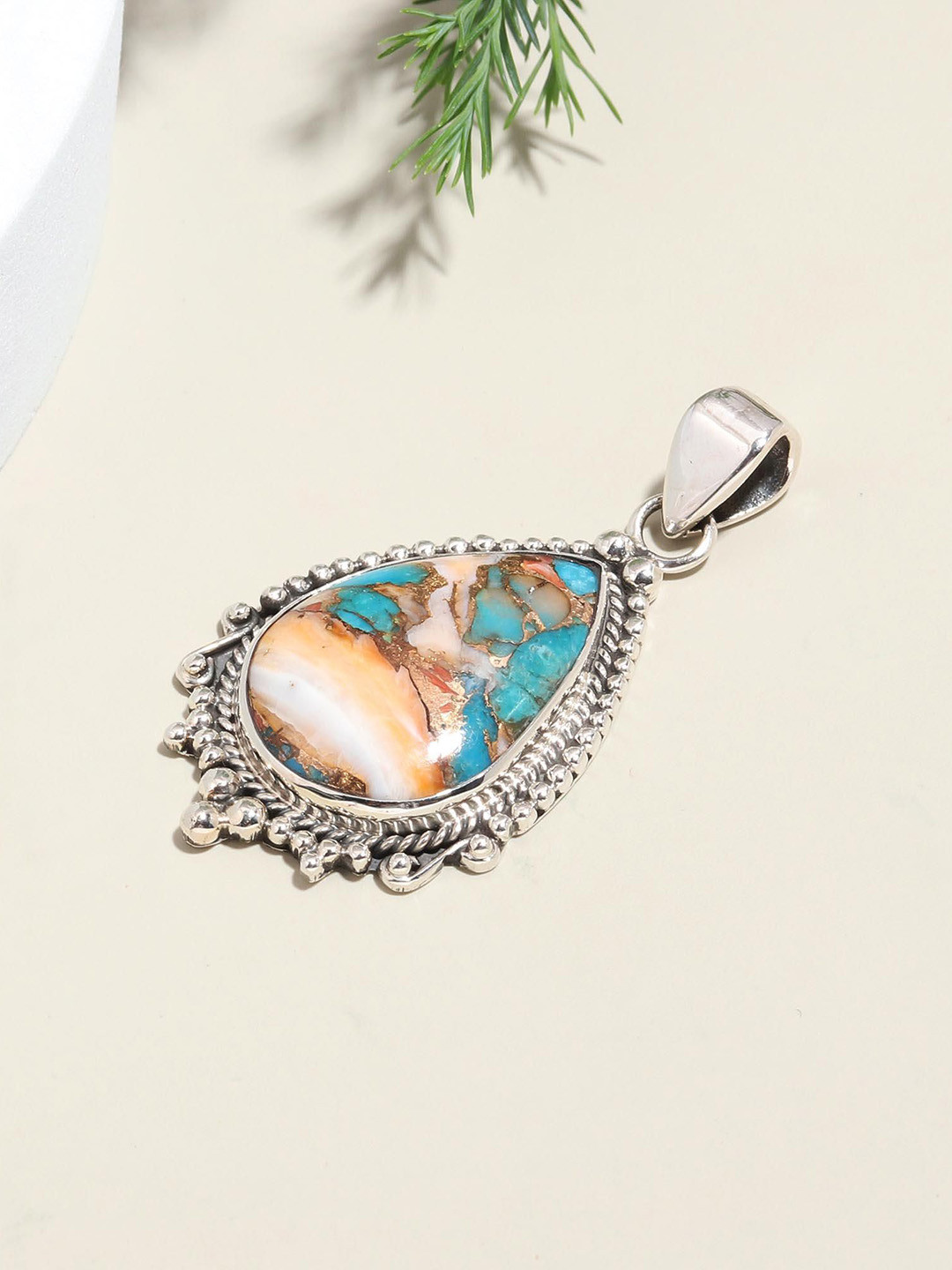 ORO ALMA Spiney Oyster with Turquoise Pendant