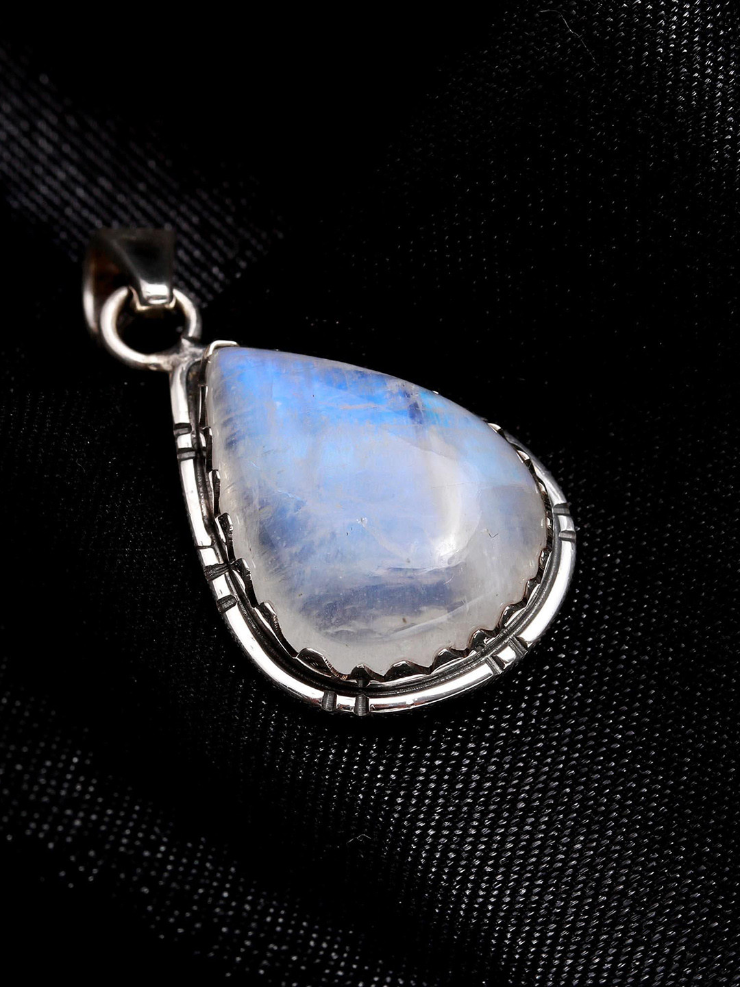 ORO ALMA Moonbeam Halo Pendant