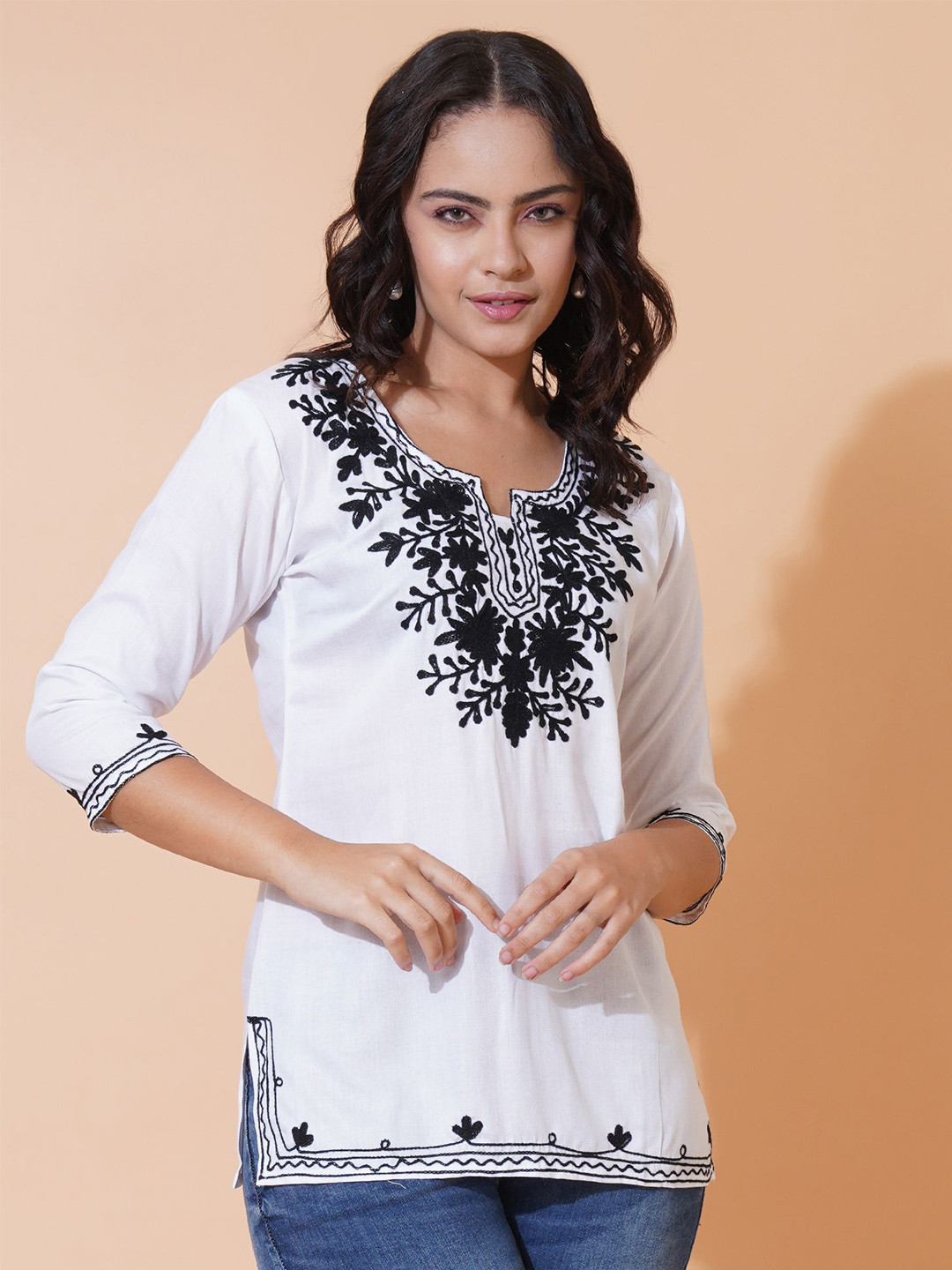 PAHNAZ Ethnic Motifs Embroidered Kurti