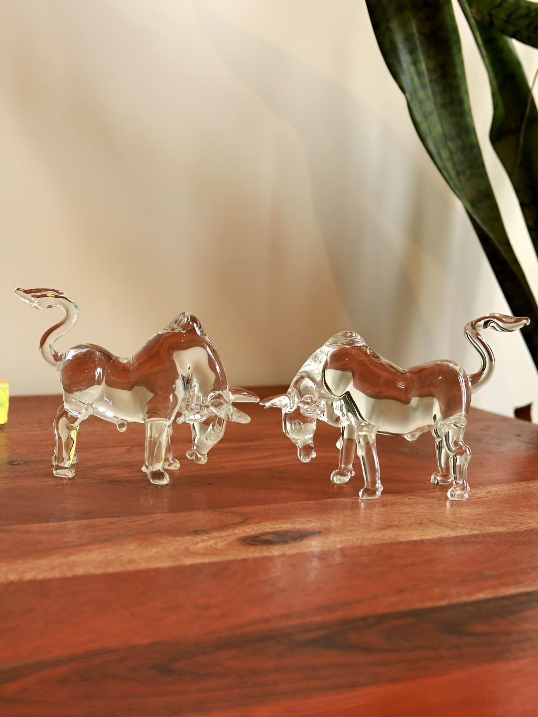 Unravel India Crystal Bull Figurine  Duo Set Transparent Figurine Showpiece
