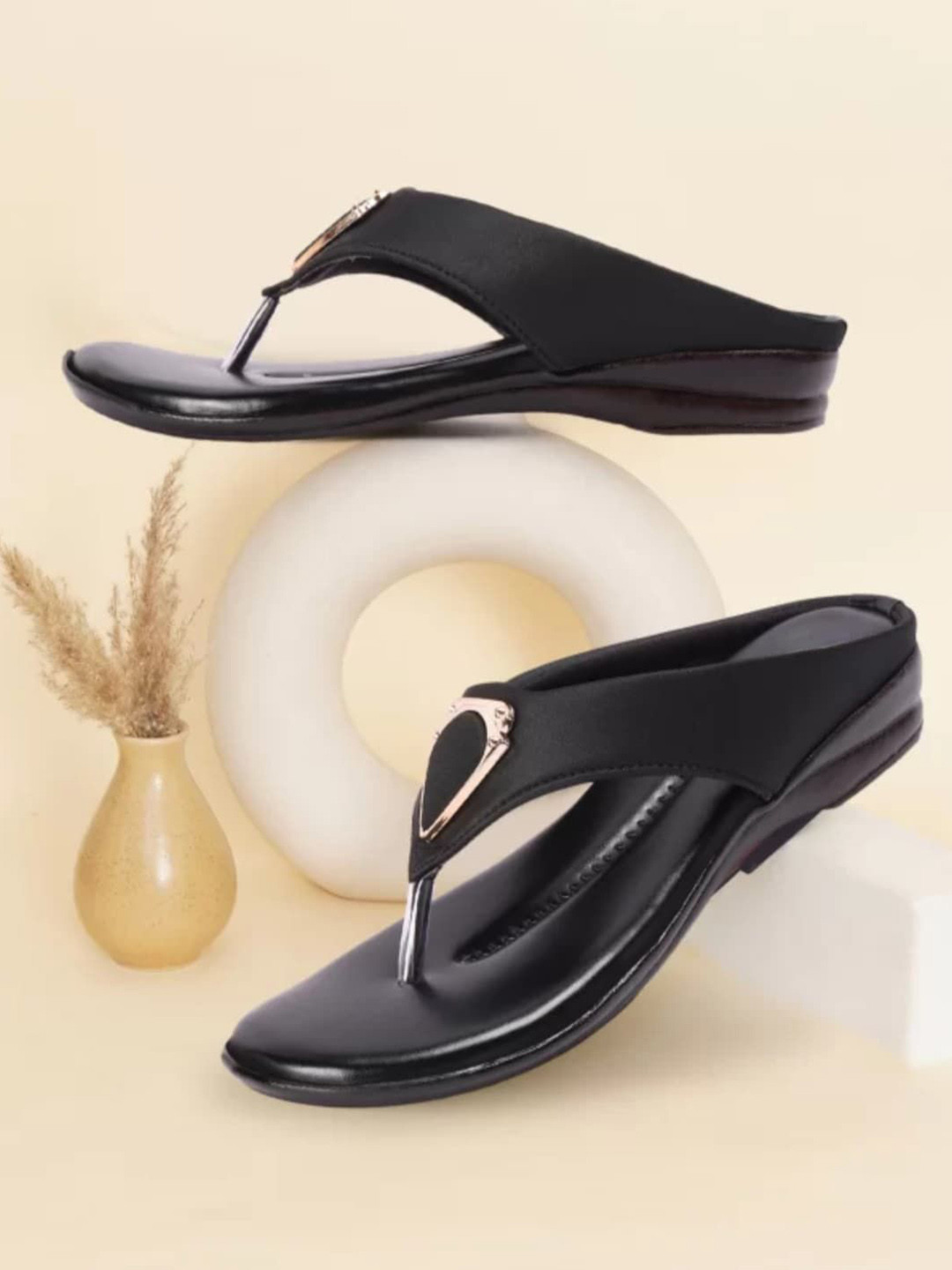 HUNYZA FOOTWEAR Women Open Toe Flats